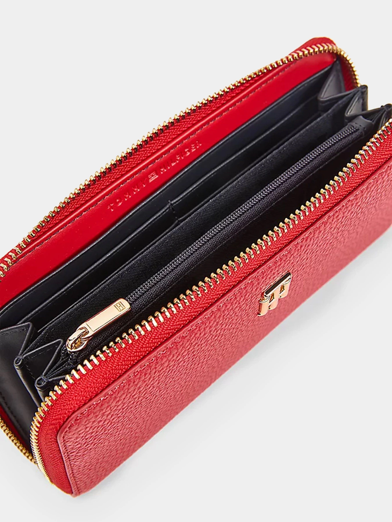 Кошельки Tommy Hilfiger модель AW0AW12209-0KP Кошельки Tommy Hilfiger модель AW0AW12209-0KP Фото