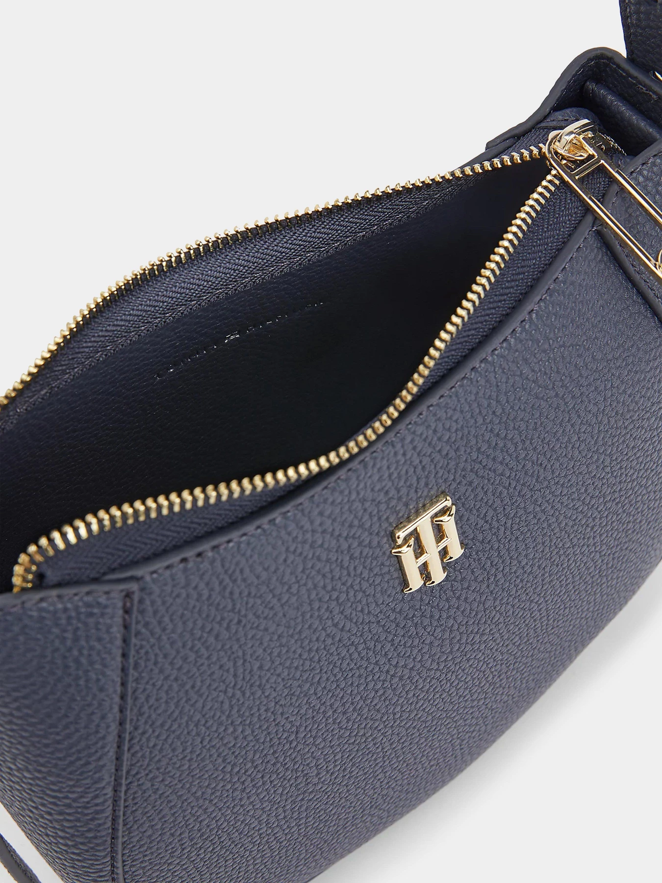 Сумки Tommy Hilfiger модель AW0AW12006-0G2 Сумки Tommy Hilfiger модель AW0AW12006-0G2 Фото