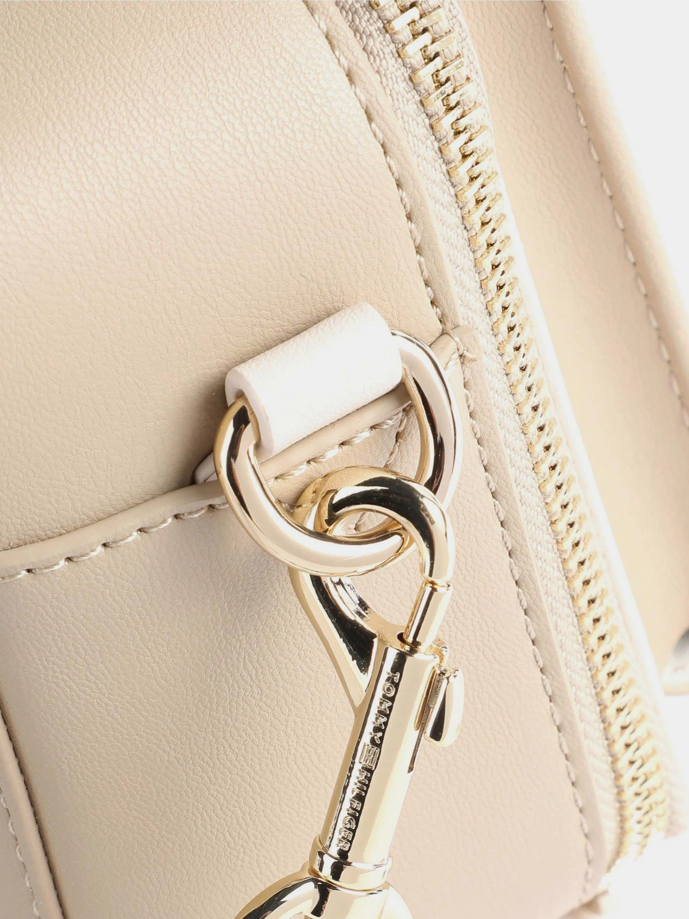 Сумки Tommy Hilfiger модель AW0AW12012-AEG Сумки Tommy Hilfiger модель AW0AW12012-AEG Фото