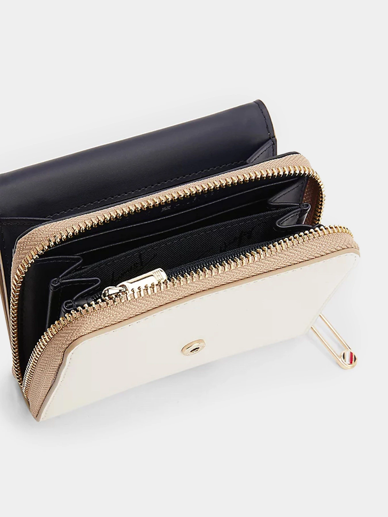 Кошельки Tommy Hilfiger модель AW0AW12073-AEG Кошельки Tommy Hilfiger модель AW0AW12073-AEG Фото