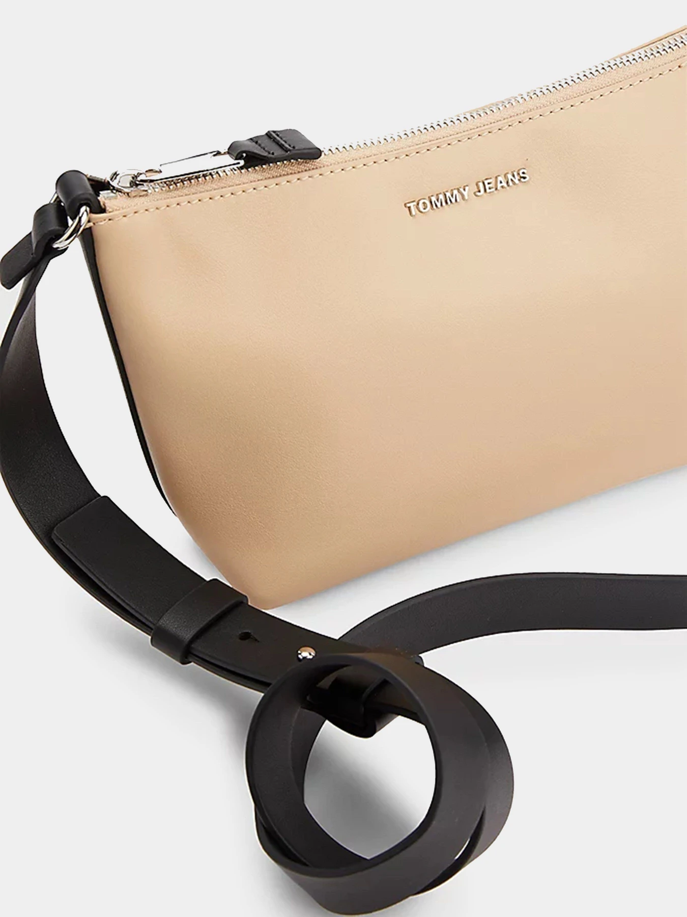 Сумки Tommy Hilfiger Academia Crossover модель AW0AW12550-AB4 Фото