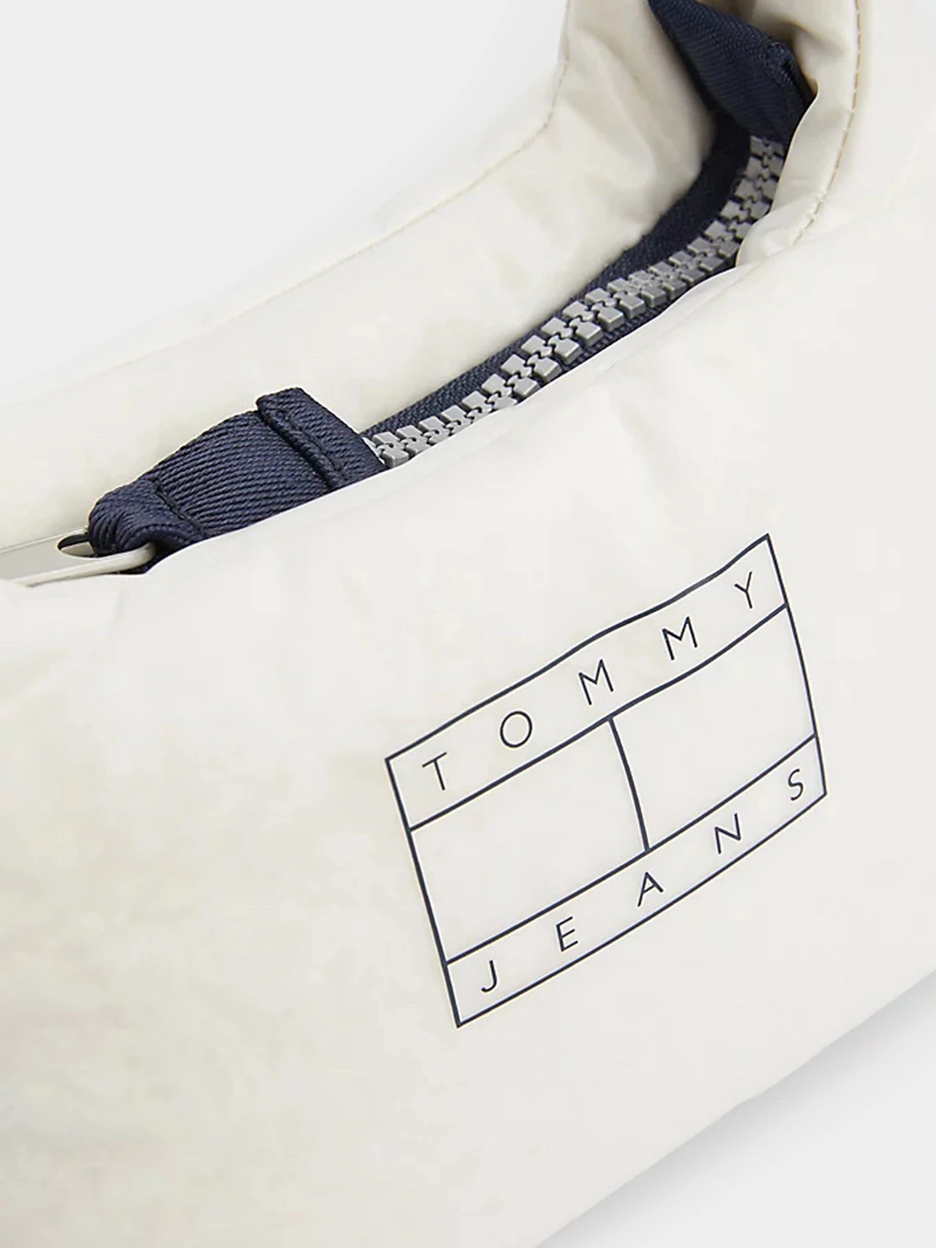 Сумки Tommy Hilfiger HERITAGE модель AW0AW12558-0K4 Фото