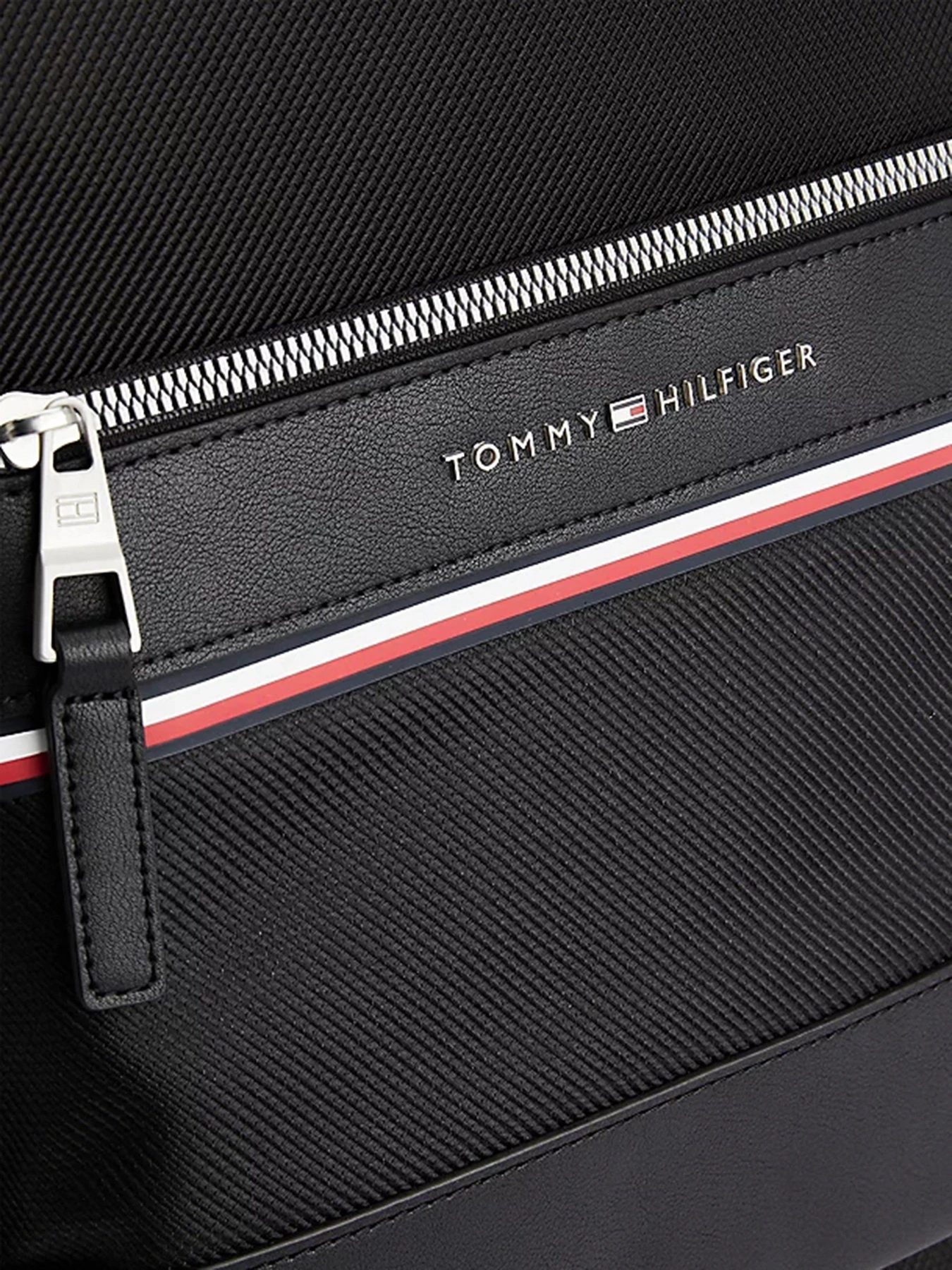 Рюкзаки Tommy Hilfiger модель AM0AM09262-BDS Рюкзаки Tommy Hilfiger модель AM0AM09262-BDS Фото