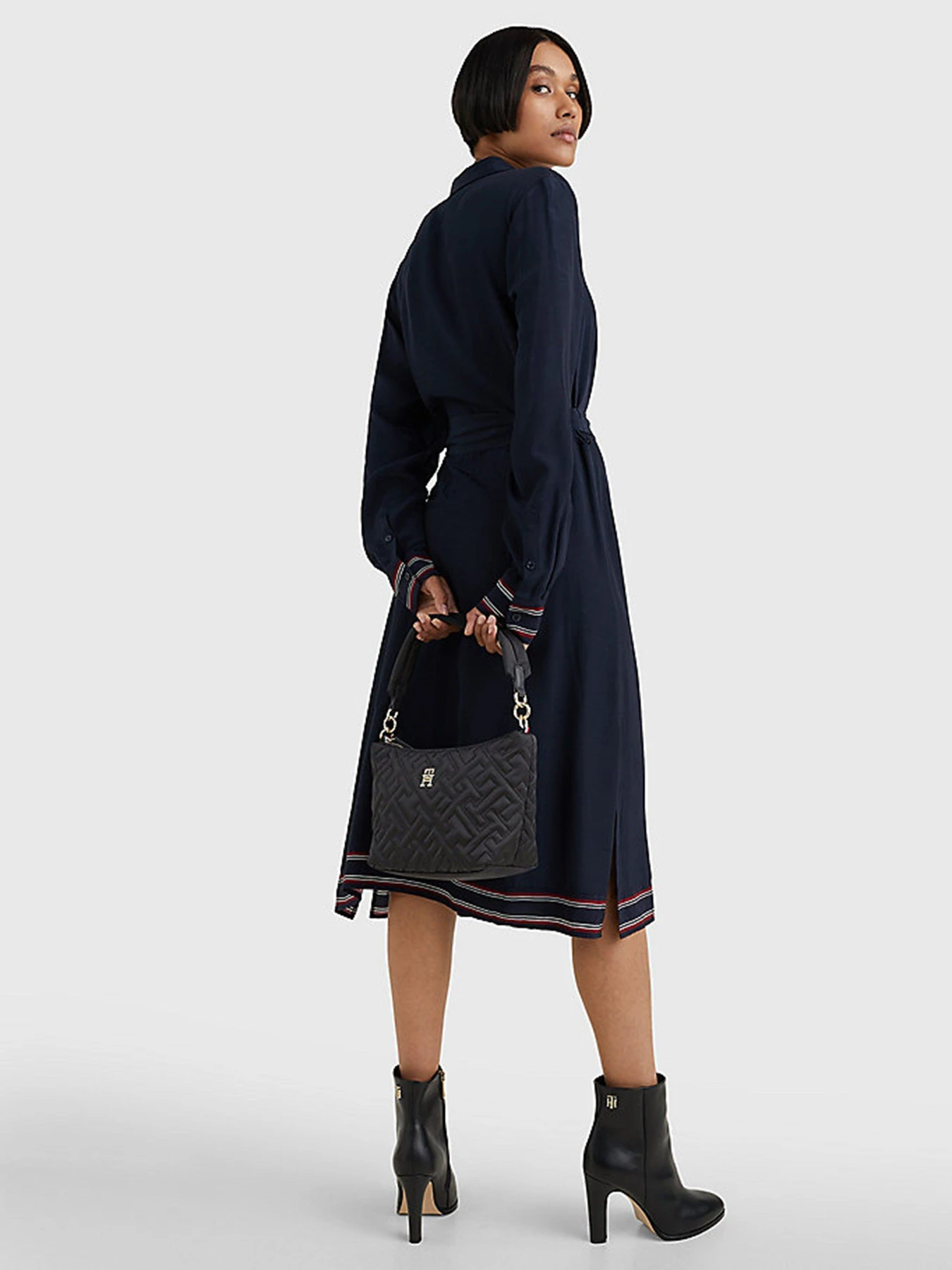 Сумки Tommy Hilfiger модель AW0AW13146-BDS Сумки Tommy Hilfiger модель AW0AW13146-BDS Фото