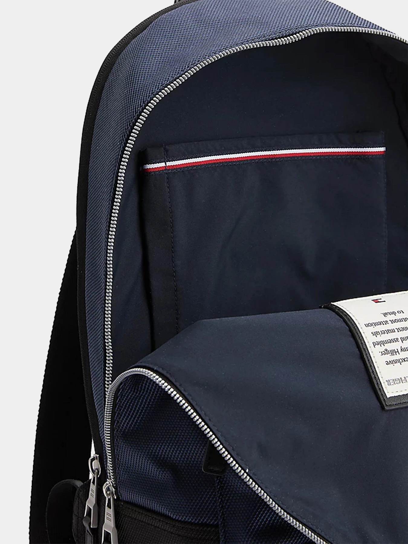 Рюкзаки Tommy Hilfiger модель AM0AM09262-DW5 Рюкзаки Tommy Hilfiger модель AM0AM09262-DW5 Фото