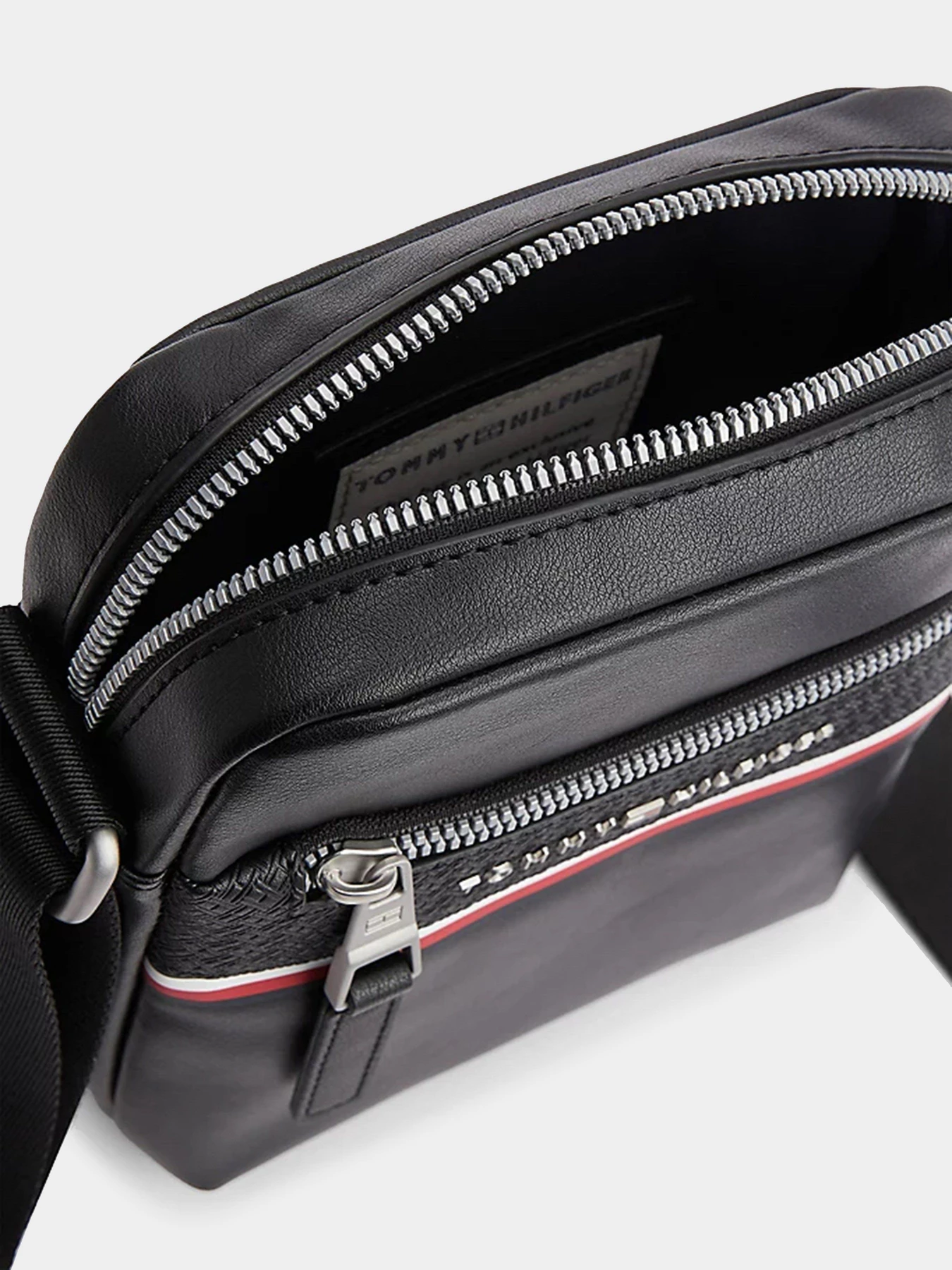 Сумки Tommy Hilfiger модель AM0AM09265-BDS Сумки Tommy Hilfiger модель AM0AM09265-BDS Фото