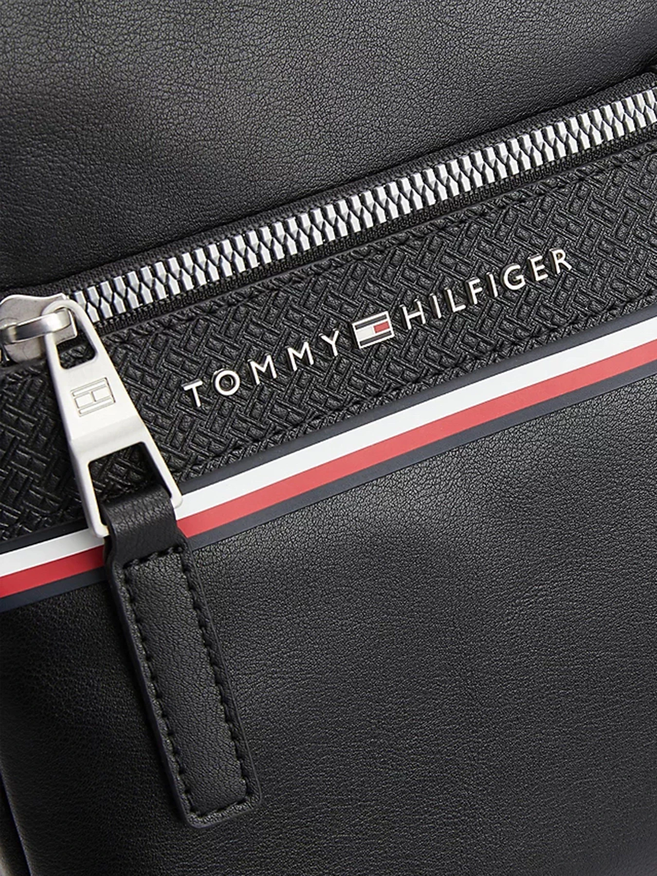 Сумки Tommy Hilfiger модель AM0AM09265-BDS Сумки Tommy Hilfiger модель AM0AM09265-BDS Фото