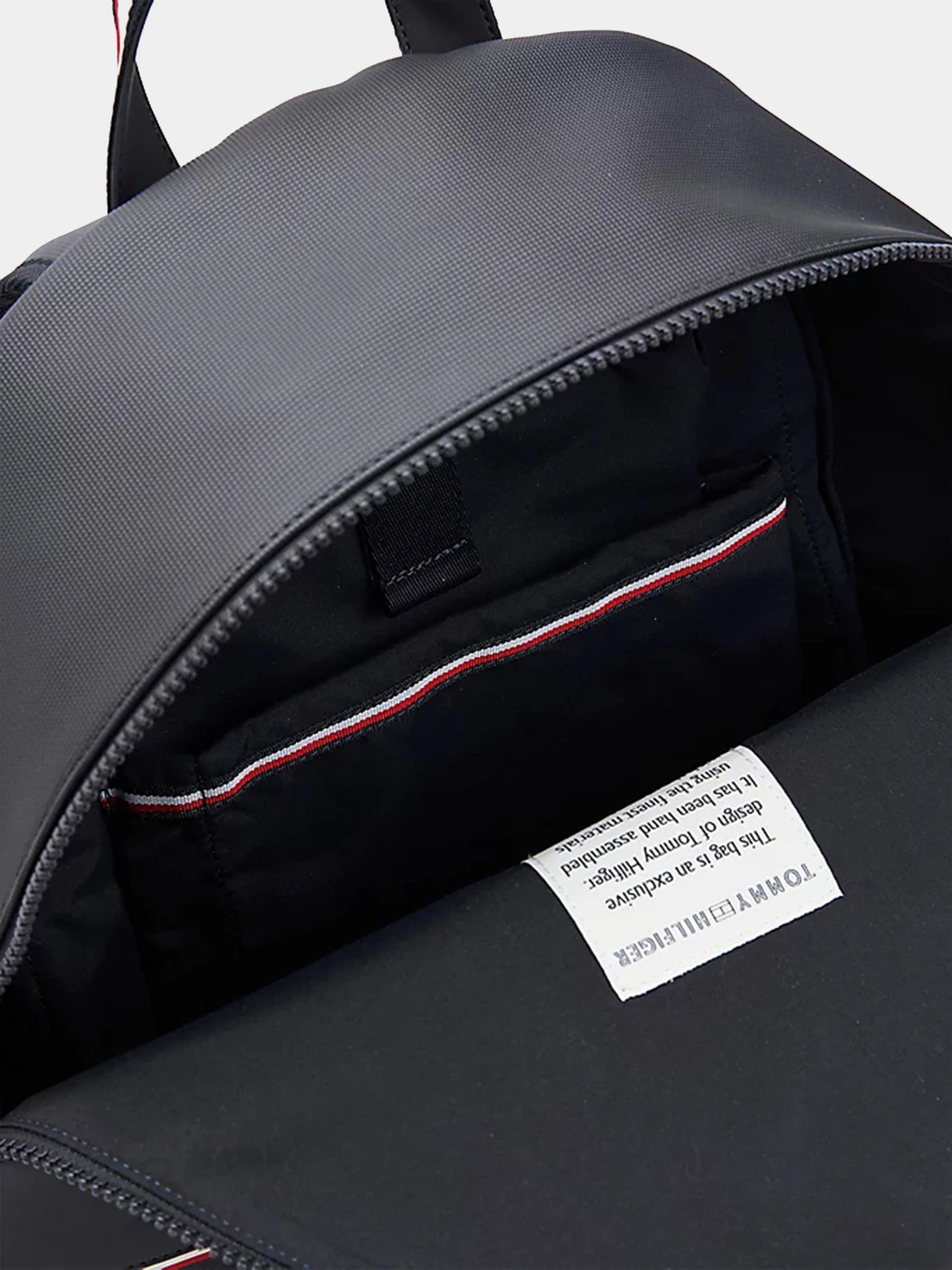 Рюкзаки Tommy Hilfiger модель AM0AM10300-DW6 Рюкзаки Tommy Hilfiger модель AM0AM10300-DW6 Фото