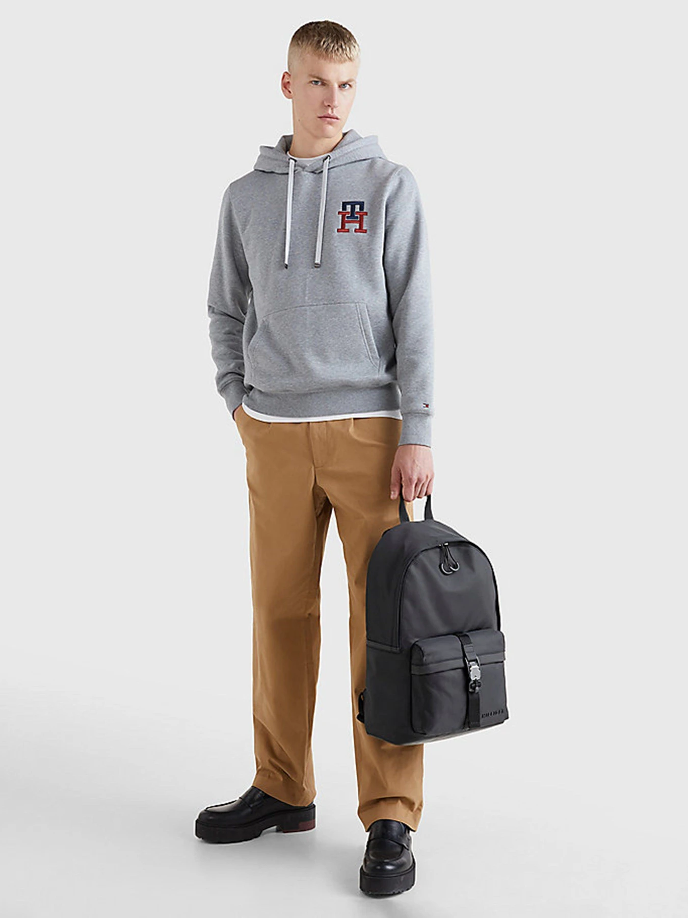 Рюкзаки Tommy Hilfiger TECH ESSENTIAL модель AM0AM10310-BDS Рюкзаки Tommy Hilfiger TECH ESSENTIAL модель AM0AM10310-BDS Фото