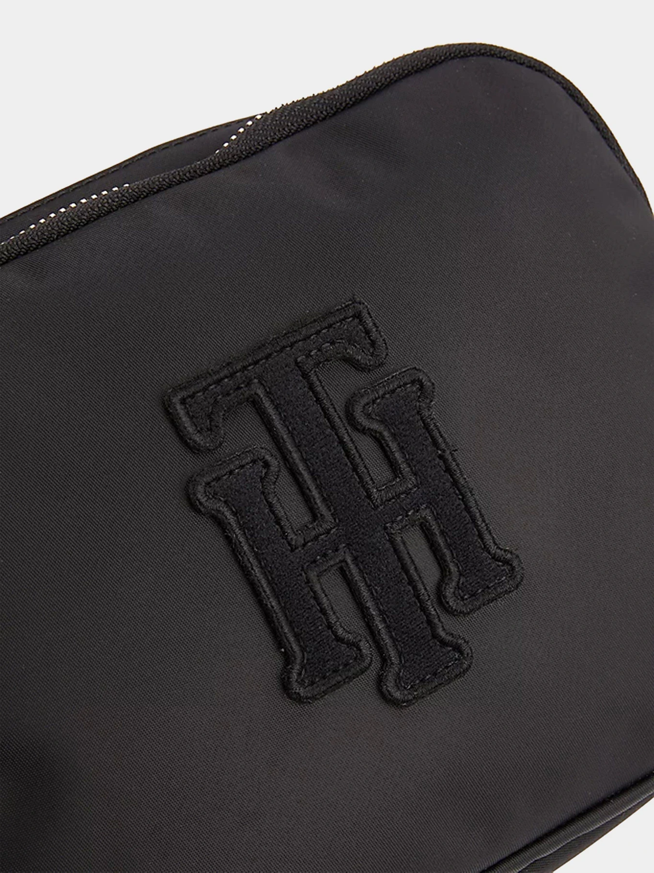 Сумки Tommy Hilfiger модель AW0AW13182-BDS Сумки Tommy Hilfiger модель AW0AW13182-BDS Фото