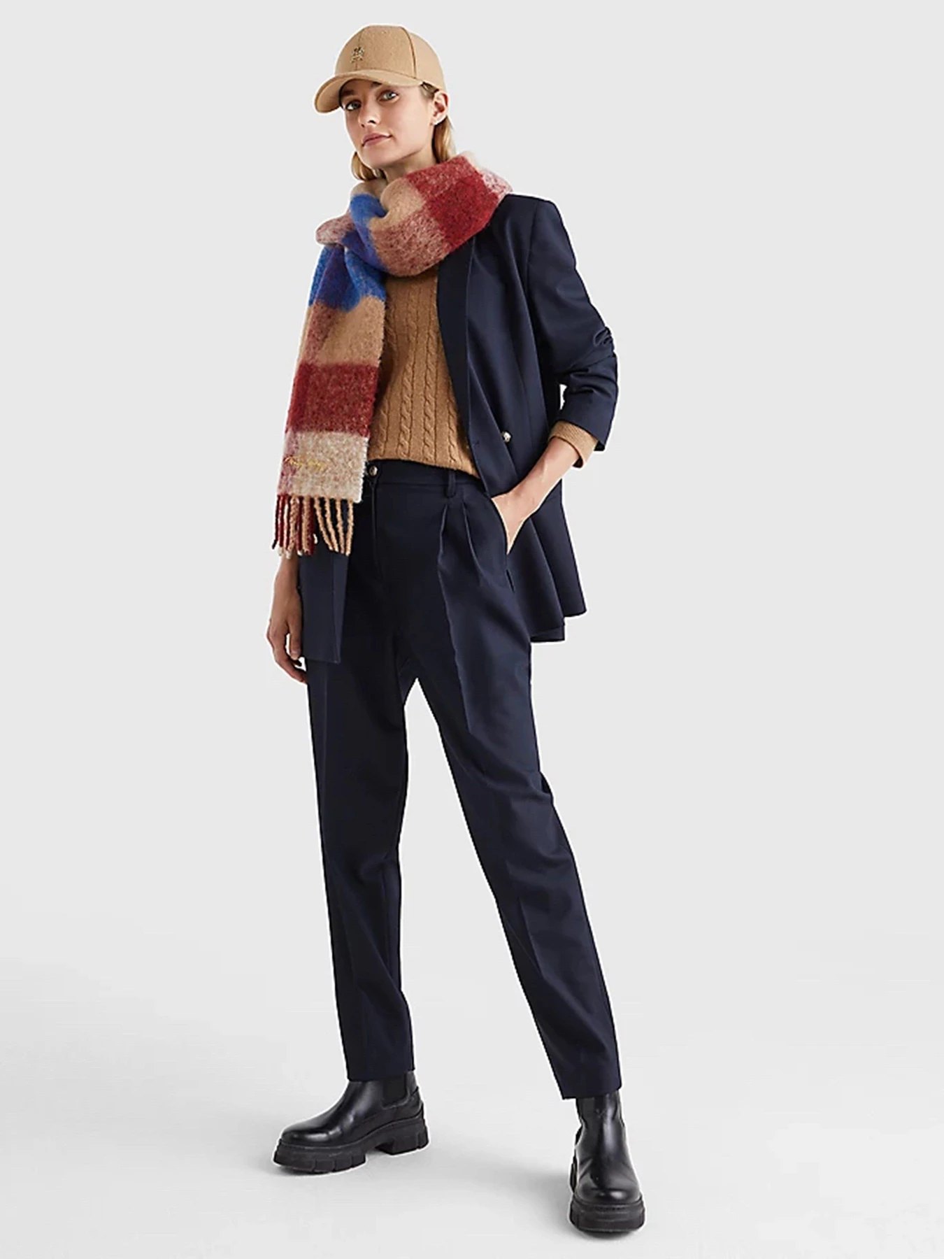 Шарфы и платки Tommy Hilfiger модель AW0AW14048-GW8 Шарфы и платки Tommy Hilfiger модель AW0AW14048-GW8 Фото
