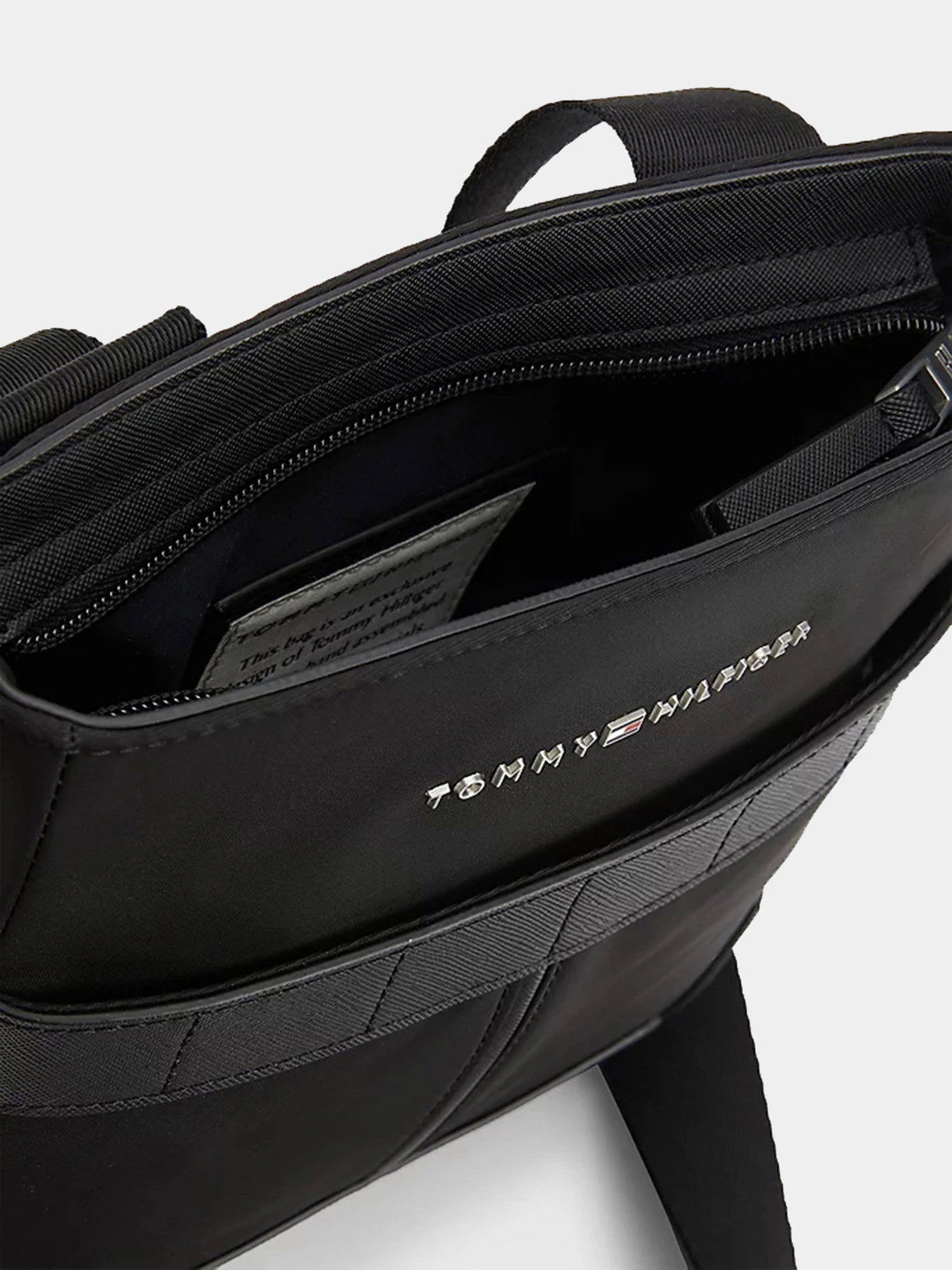Сумки Tommy Hilfiger модель AM0AM10943-BDS Сумки Tommy Hilfiger модель AM0AM10943-BDS Фото
