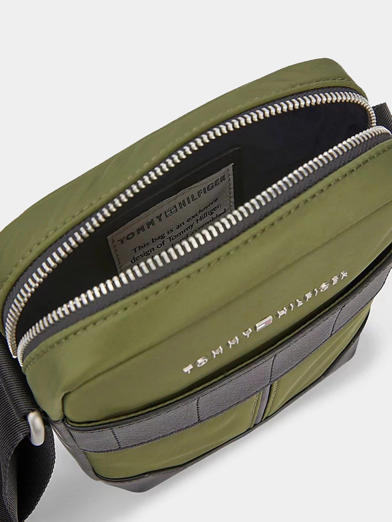Сумки Tommy Hilfiger модель AM0AM10944-L9T Сумки Tommy Hilfiger модель AM0AM10944-L9T Фото