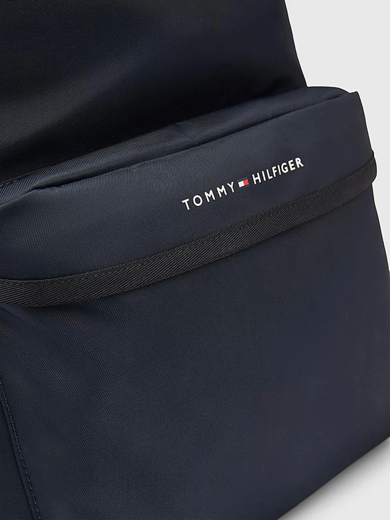 Рюкзаки Tommy Hilfiger модель AM0AM10912-DW6 Рюкзаки Tommy Hilfiger модель AM0AM10912-DW6 Фото