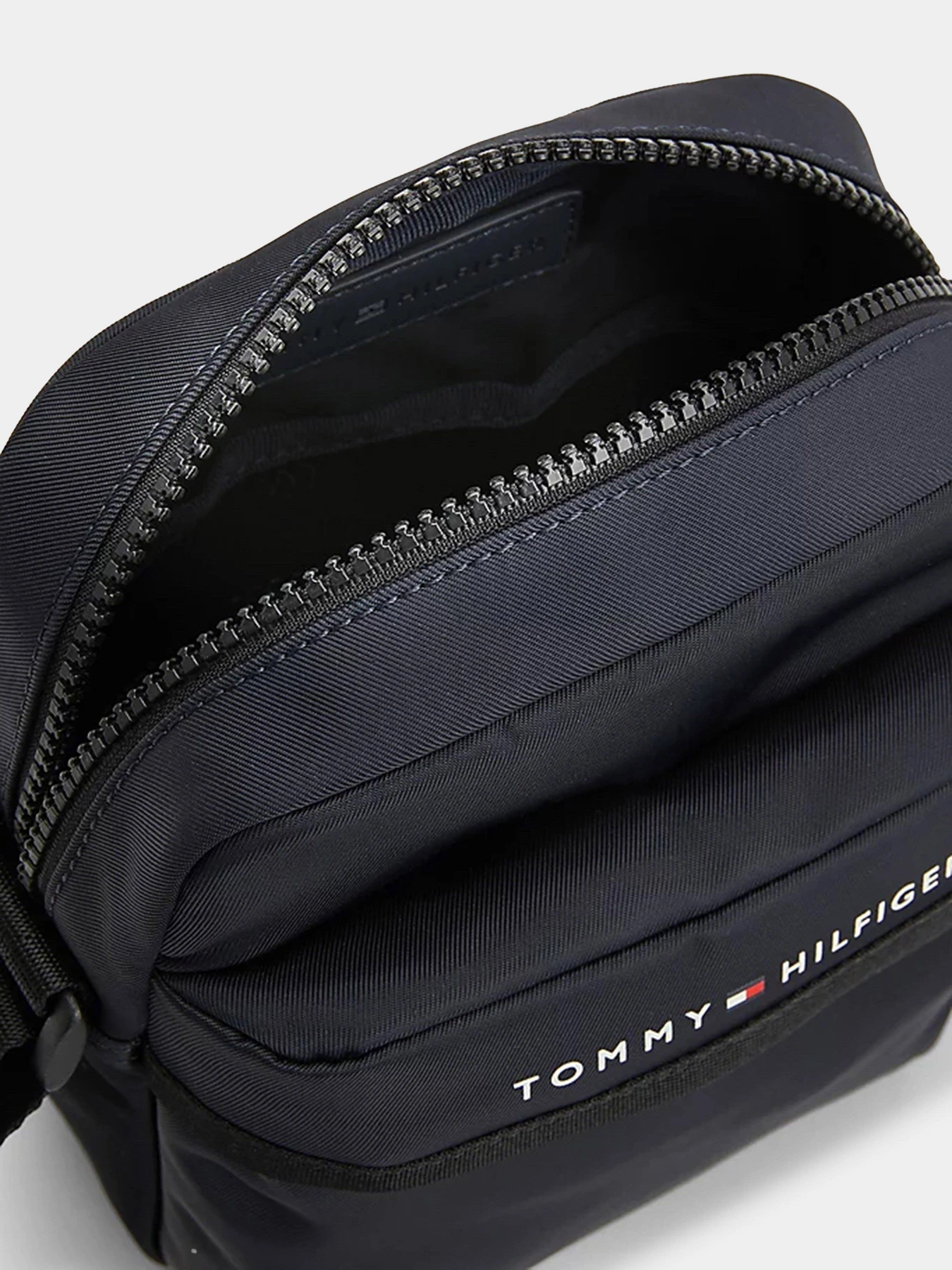 Сумки Tommy Hilfiger модель AM0AM10914-DW6 Сумки Tommy Hilfiger модель AM0AM10914-DW6 Фото