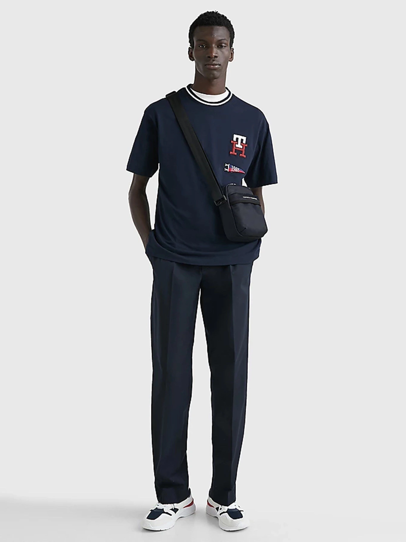 Сумки Tommy Hilfiger модель AM0AM10914-DW6 Сумки Tommy Hilfiger модель AM0AM10914-DW6 Фото