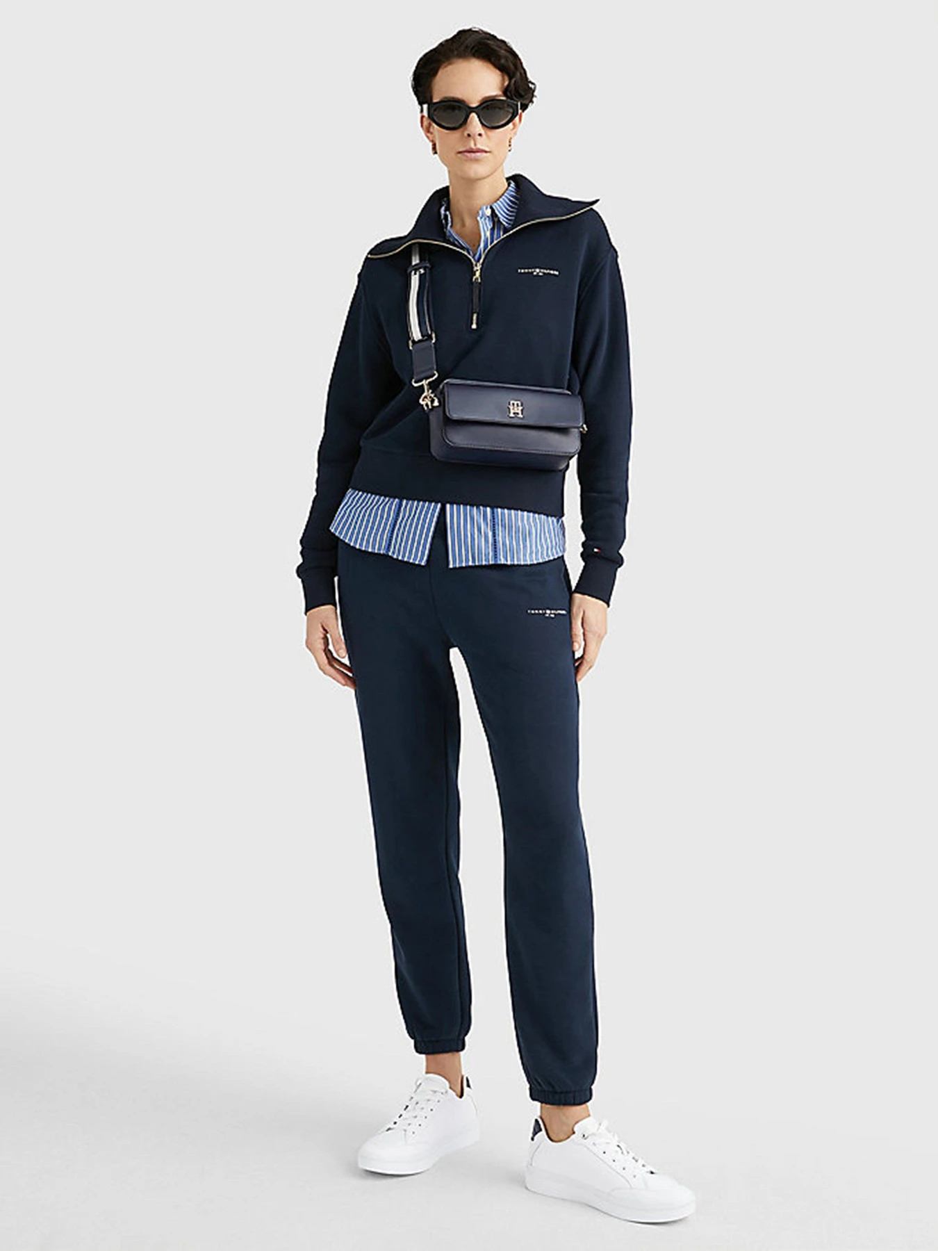 Сумки Tommy Hilfiger модель AW0AW14467-DW6 Сумки Tommy Hilfiger модель AW0AW14467-DW6 Фото