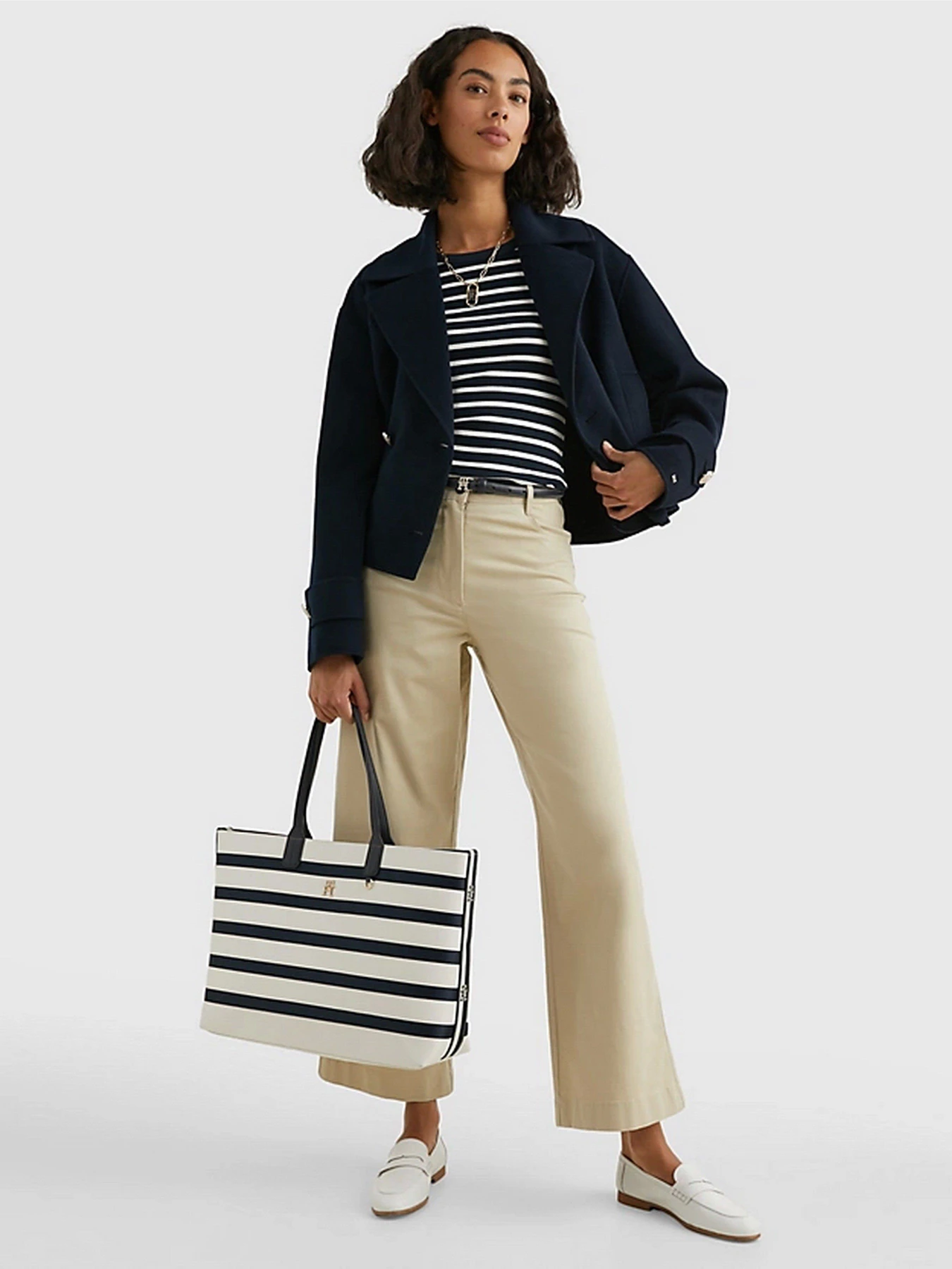 Сумки Tommy Hilfiger модель AW0AW14762-0GY Сумки Tommy Hilfiger модель AW0AW14762-0GY Фото