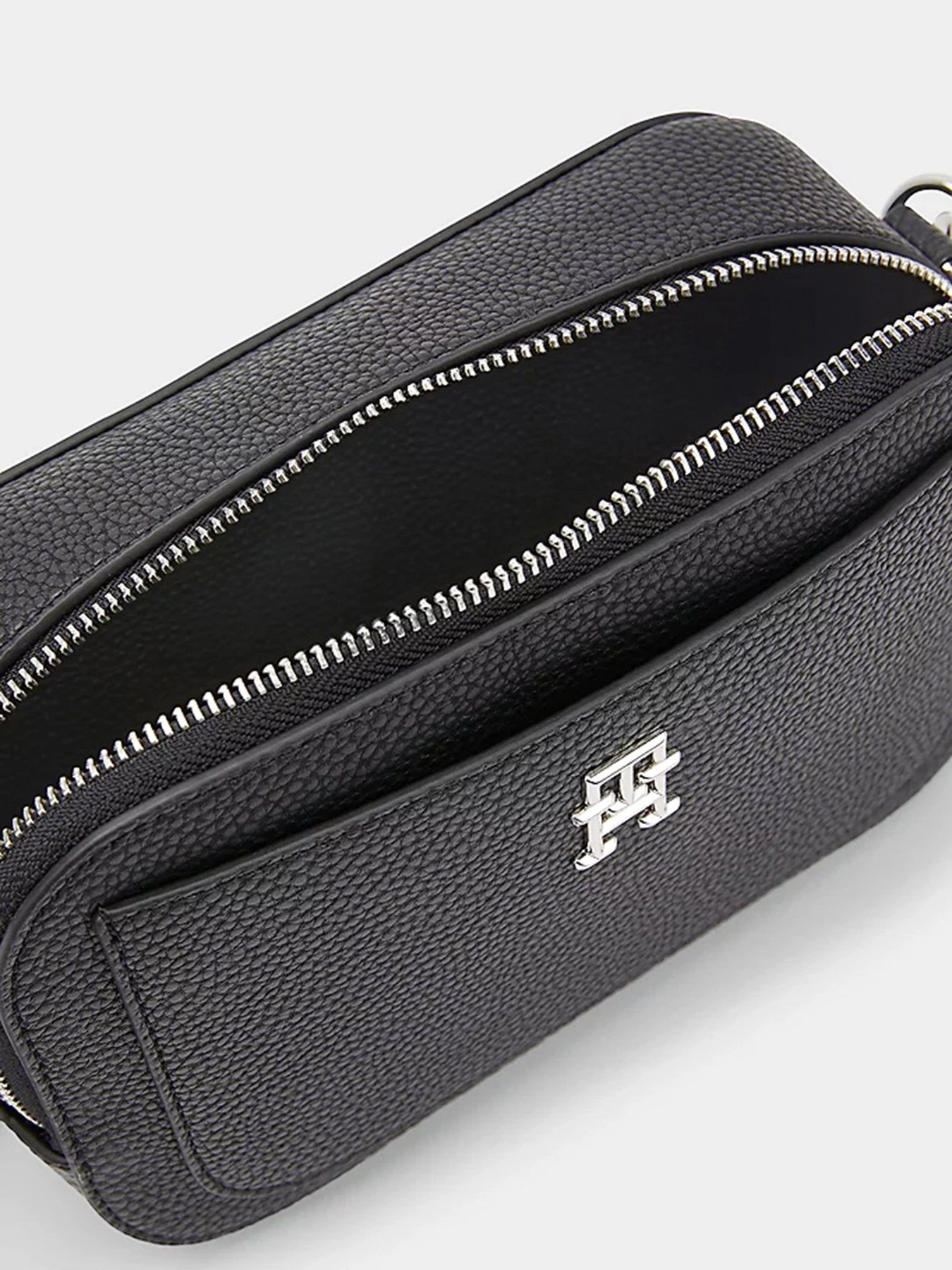 Сумки Tommy Hilfiger модель AW0AW14501-BDS Сумки Tommy Hilfiger модель AW0AW14501-BDS Фото