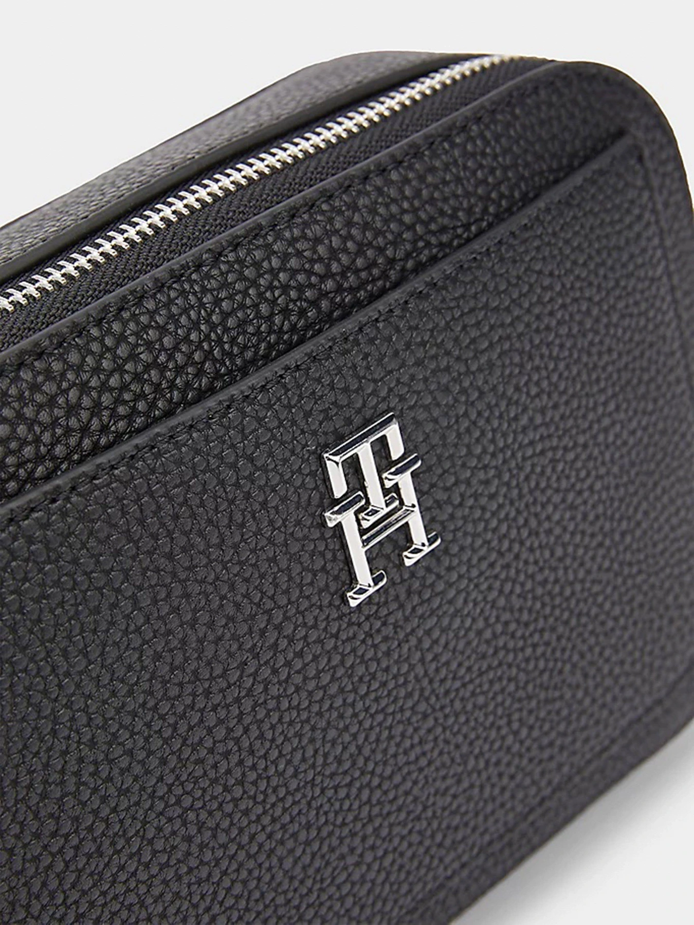 Сумки Tommy Hilfiger модель AW0AW14501-BDS Сумки Tommy Hilfiger модель AW0AW14501-BDS Фото