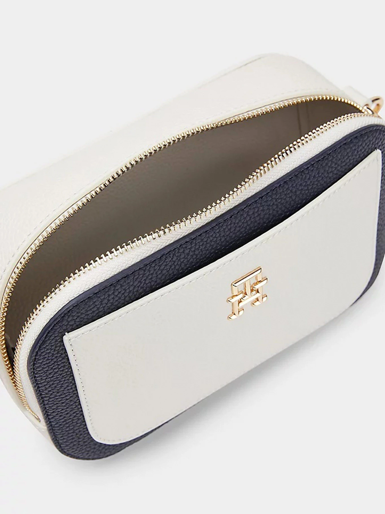 Сумки Tommy Hilfiger модель AW0AW14464-AC0 Сумки Tommy Hilfiger модель AW0AW14464-AC0 Фото