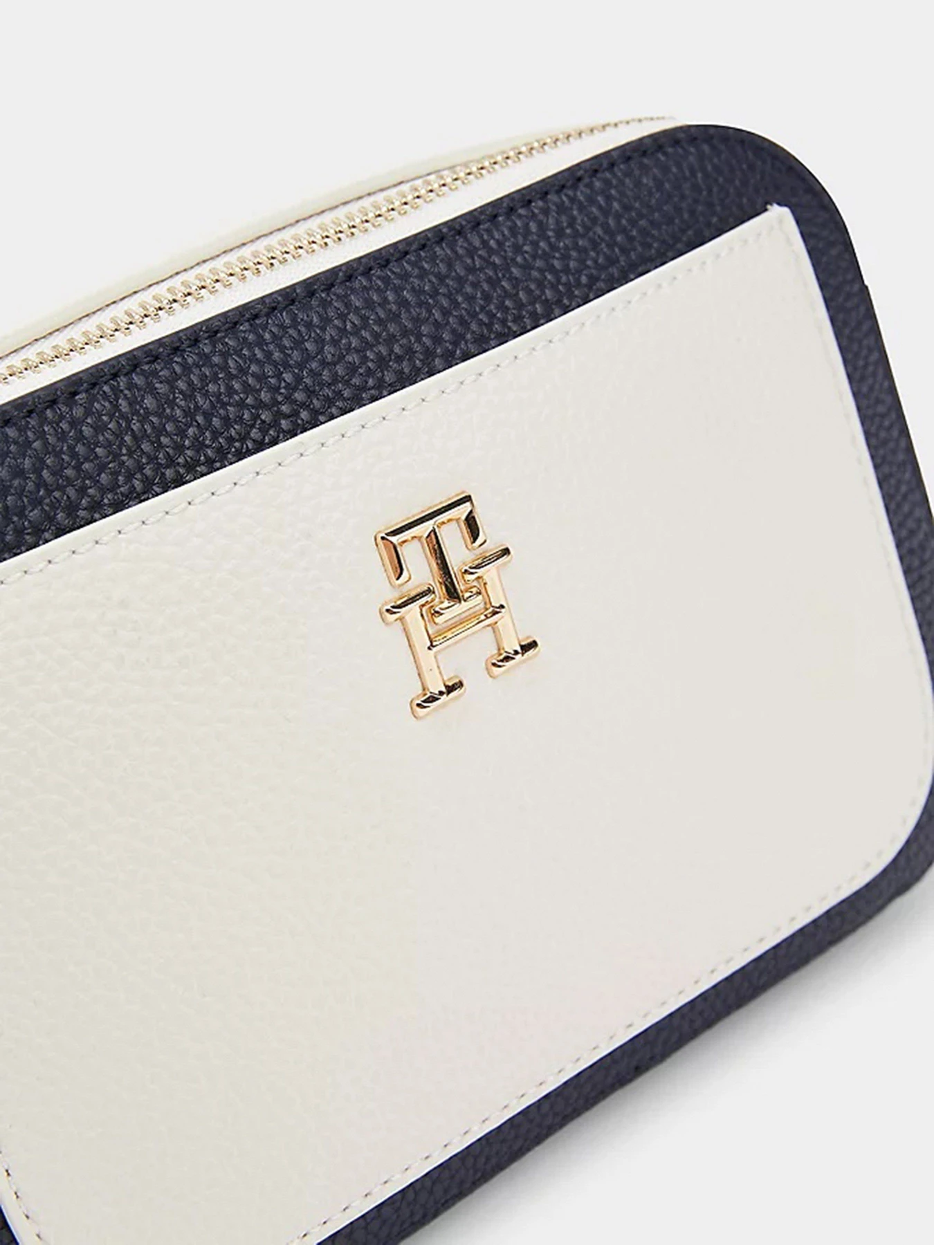 Сумки Tommy Hilfiger модель AW0AW14464-AC0 Сумки Tommy Hilfiger модель AW0AW14464-AC0 Фото