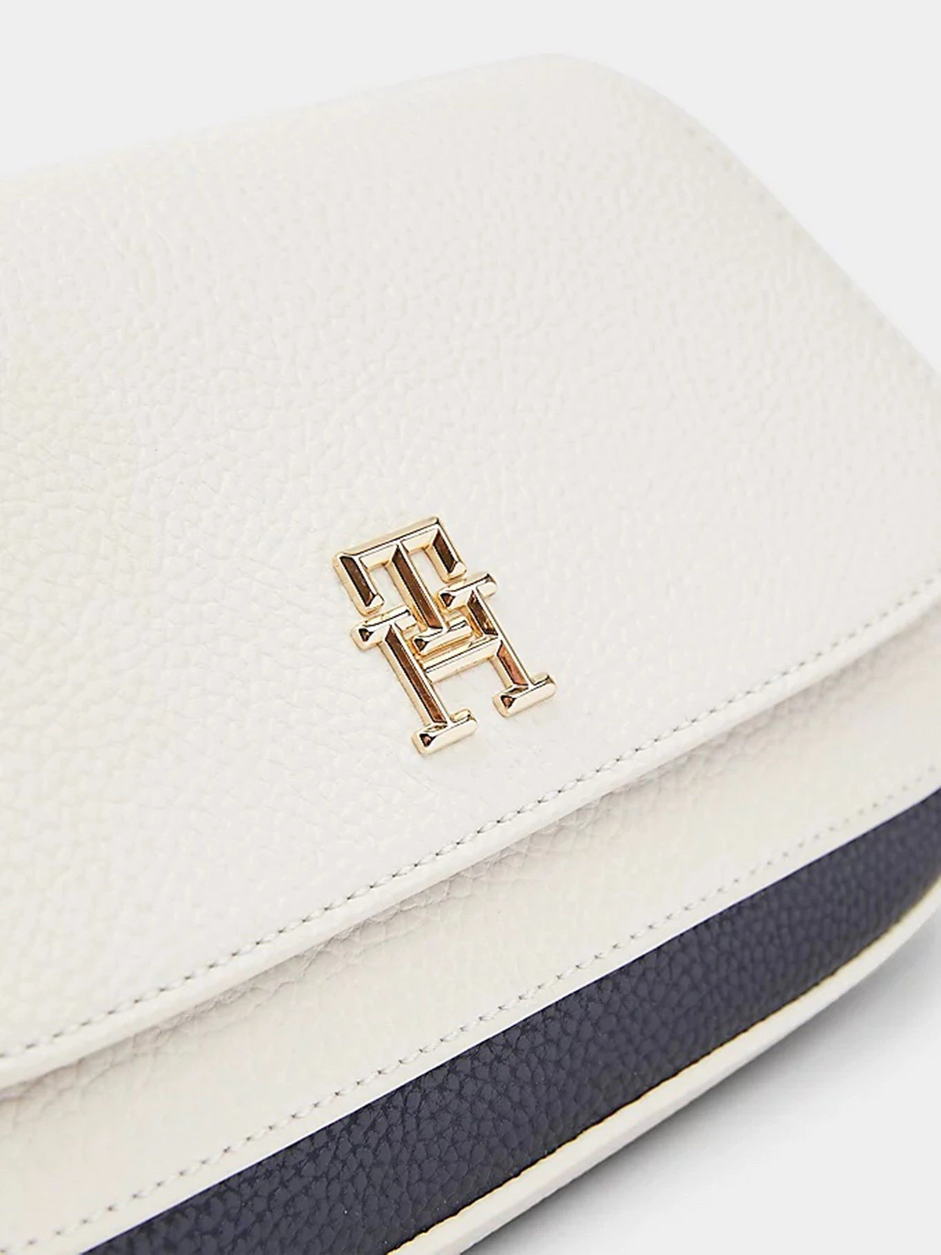 Сумки Tommy Hilfiger модель AW0AW14750-AC0 Сумки Tommy Hilfiger модель AW0AW14750-AC0 Фото