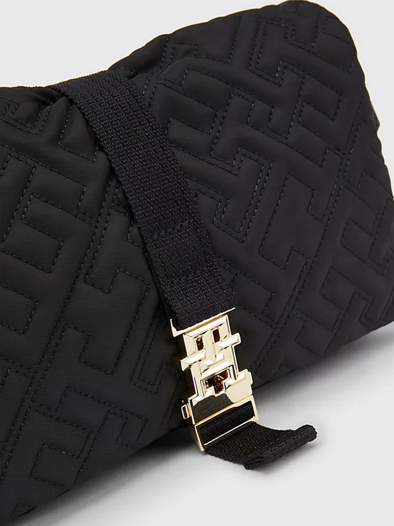 Сумки Tommy Hilfiger модель AW0AW14500-BDS Сумки Tommy Hilfiger модель AW0AW14500-BDS Фото