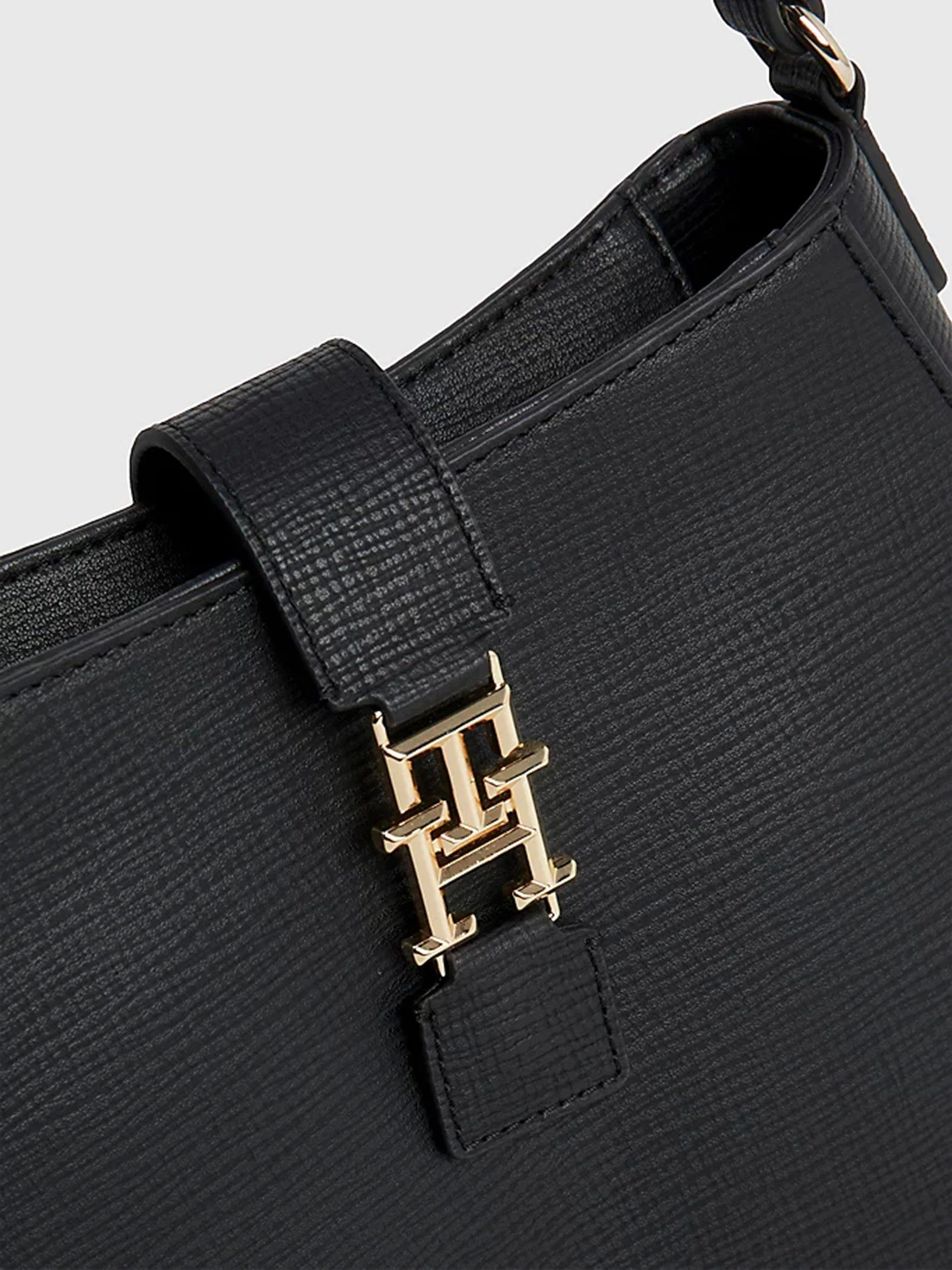 Сумки Tommy Hilfiger модель AW0AW14504-BDS Сумки Tommy Hilfiger модель AW0AW14504-BDS Фото