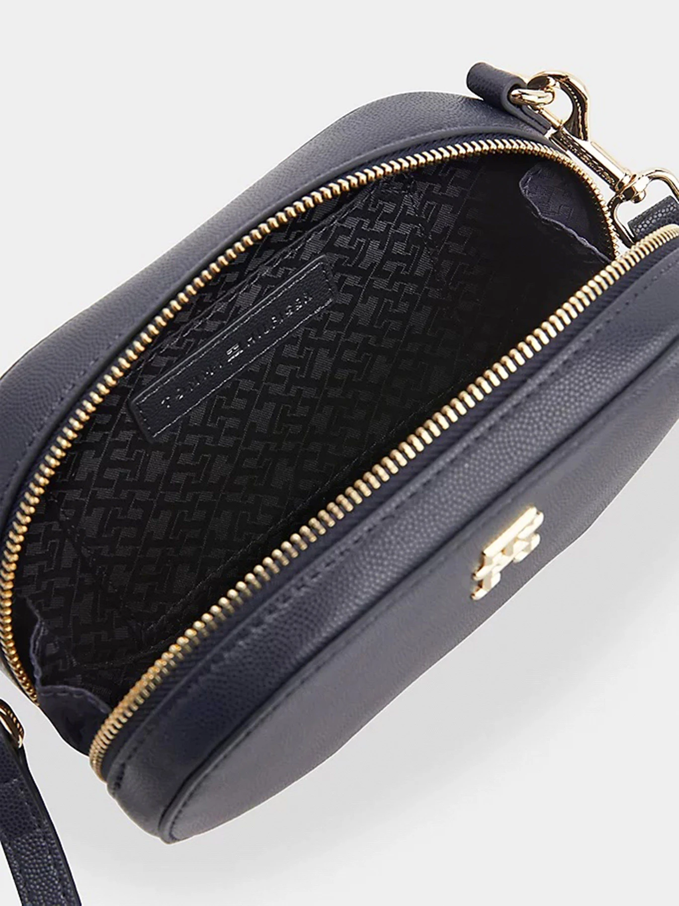 Сумки Tommy Hilfiger модель AW0AW14479-DW6 Сумки Tommy Hilfiger модель AW0AW14479-DW6 Фото