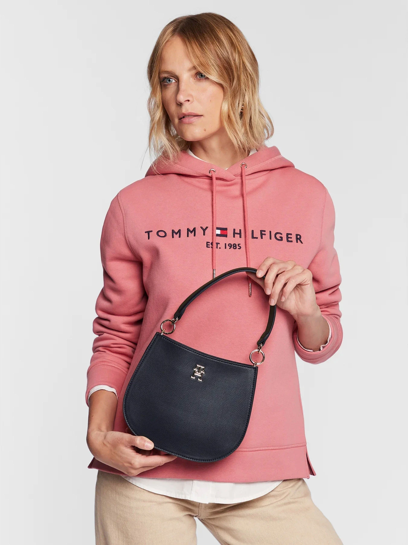 Сумки Tommy Hilfiger модель AW0AW14472-DW6 Сумки Tommy Hilfiger модель AW0AW14472-DW6 Фото