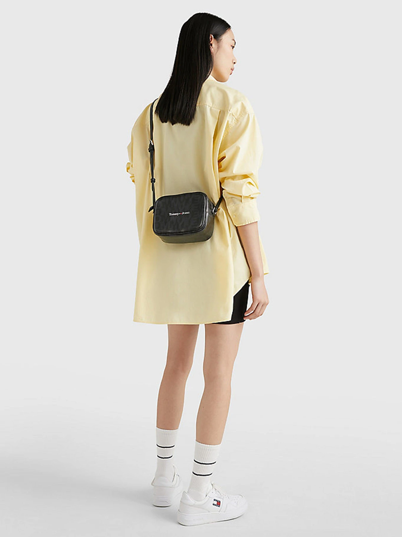 Сумки Tommy Hilfiger модель AW0AW14550-BDS Сумки Tommy Hilfiger модель AW0AW14550-BDS Фото