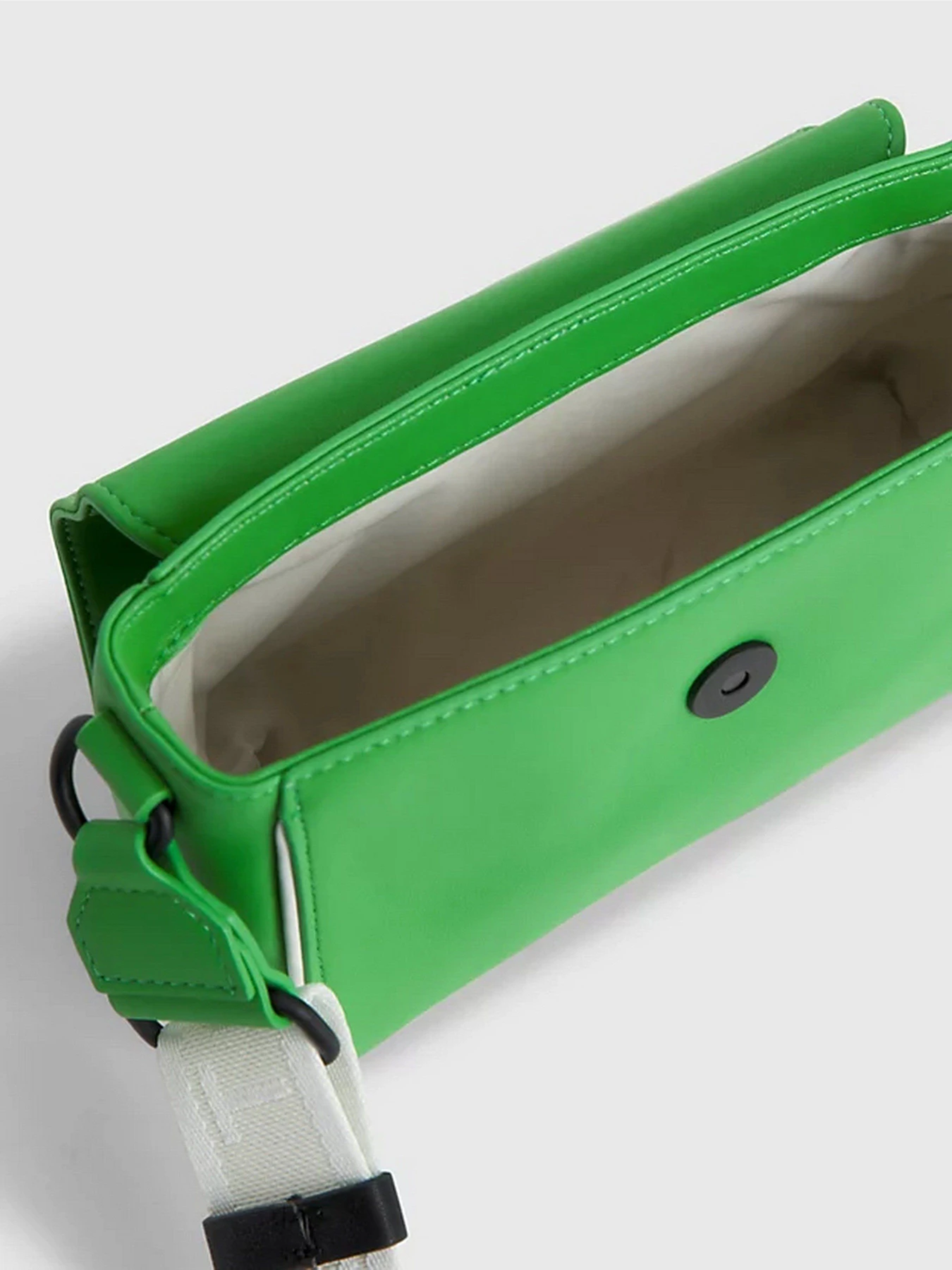 Сумки Tommy Hilfiger модель AW0AW14556-LY3 Сумки Tommy Hilfiger модель AW0AW14556-LY3 Фото