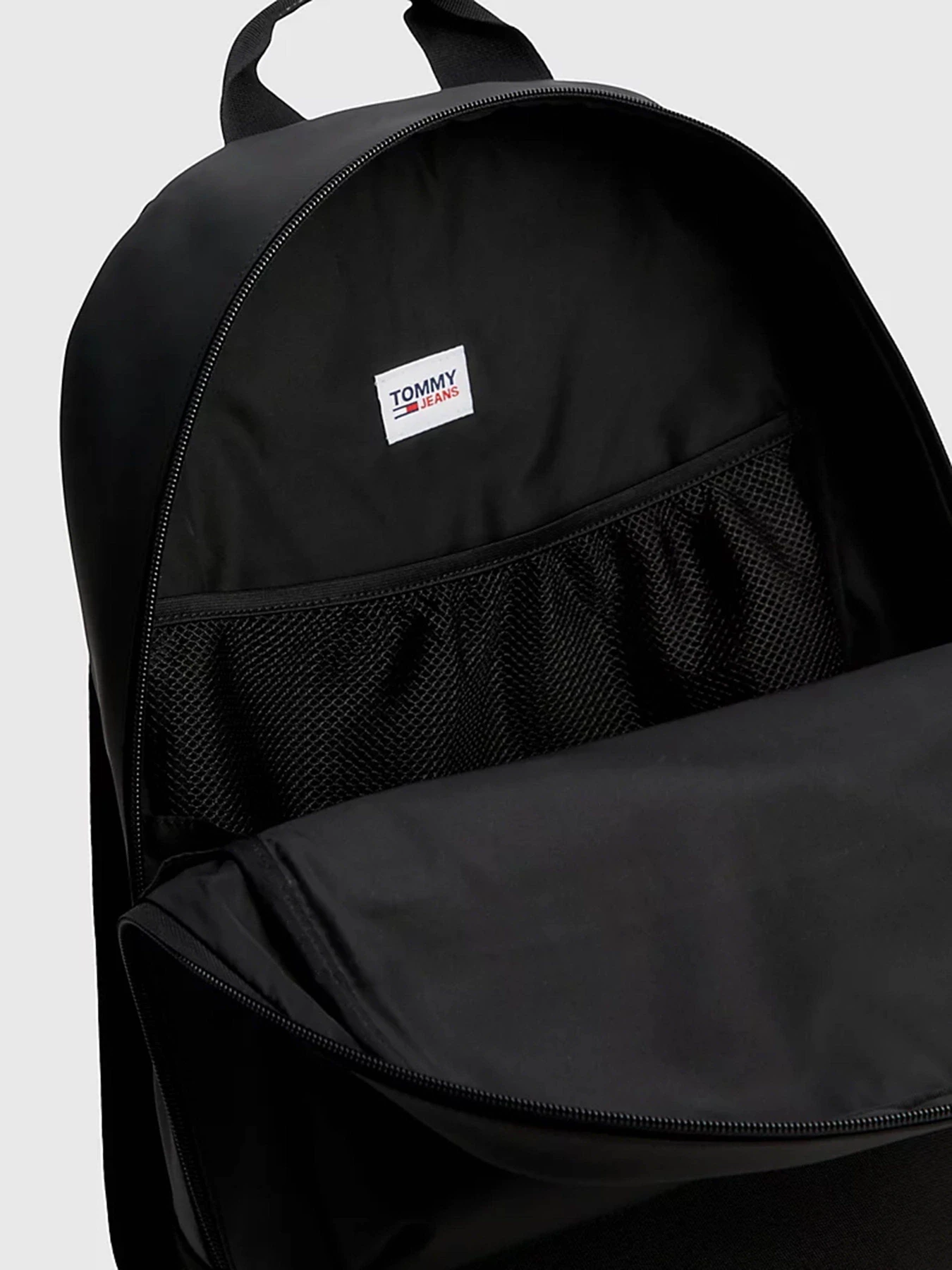 Рюкзаки Tommy Hilfiger COLOUR-BLOCKED DOME модель AM0AM11168-BDS Фото