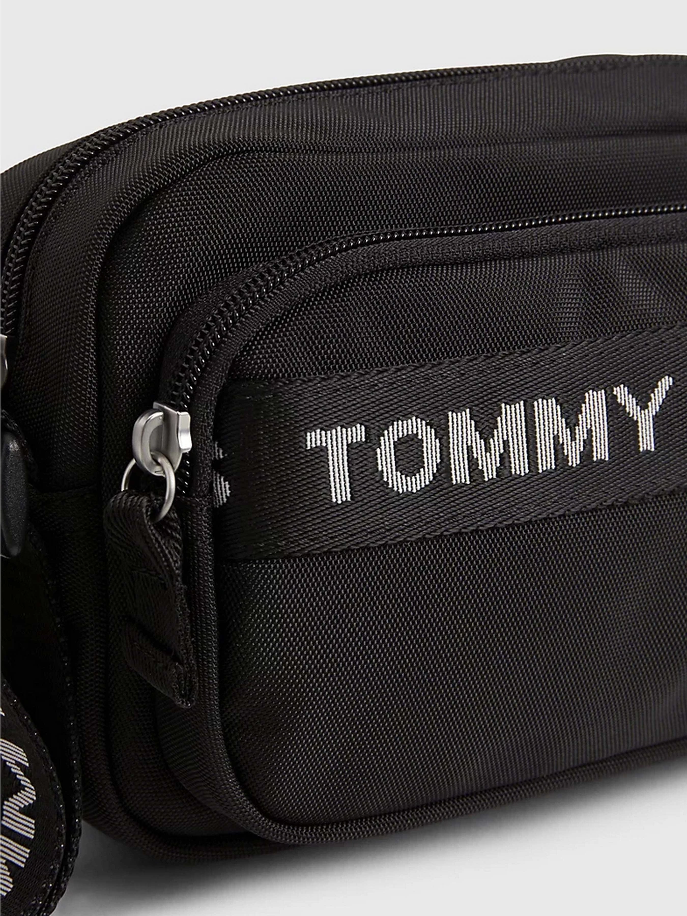 Сумки Tommy Hilfiger Tjw Essential Crossover модель AW0AW14950-BDS Сумки Tommy Hilfiger Tjw Essential Crossover модель AW0AW14950-BDS Фото
