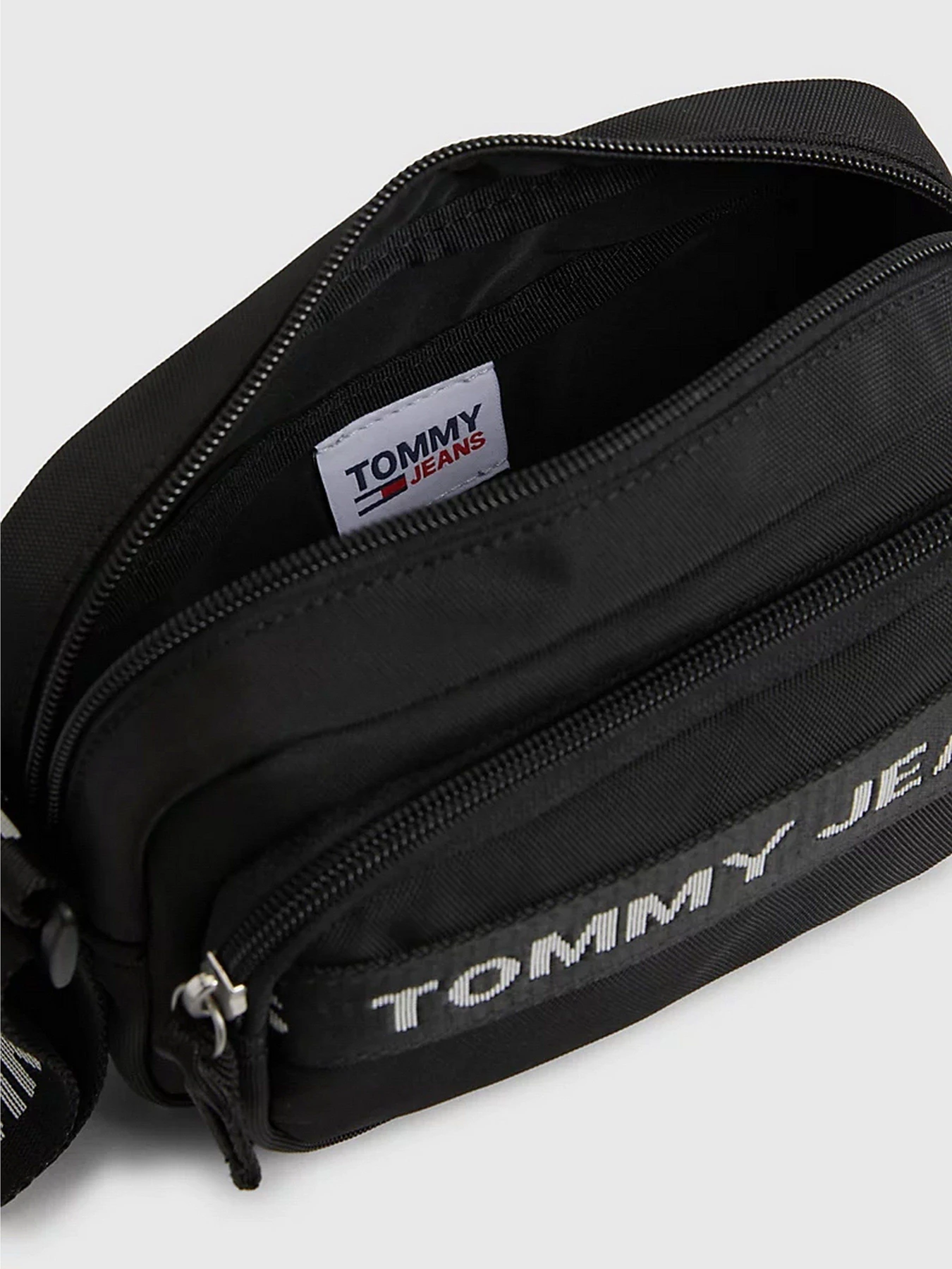 Сумки Tommy Hilfiger Tjw Essential Crossover модель AW0AW14950-BDS Сумки Tommy Hilfiger Tjw Essential Crossover модель AW0AW14950-BDS Фото