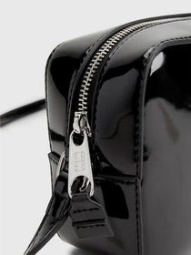 Сумки Tommy Hilfiger PATENT FINISH CROSSOVER CAMERA модель AW0AW14955-BDS Фото