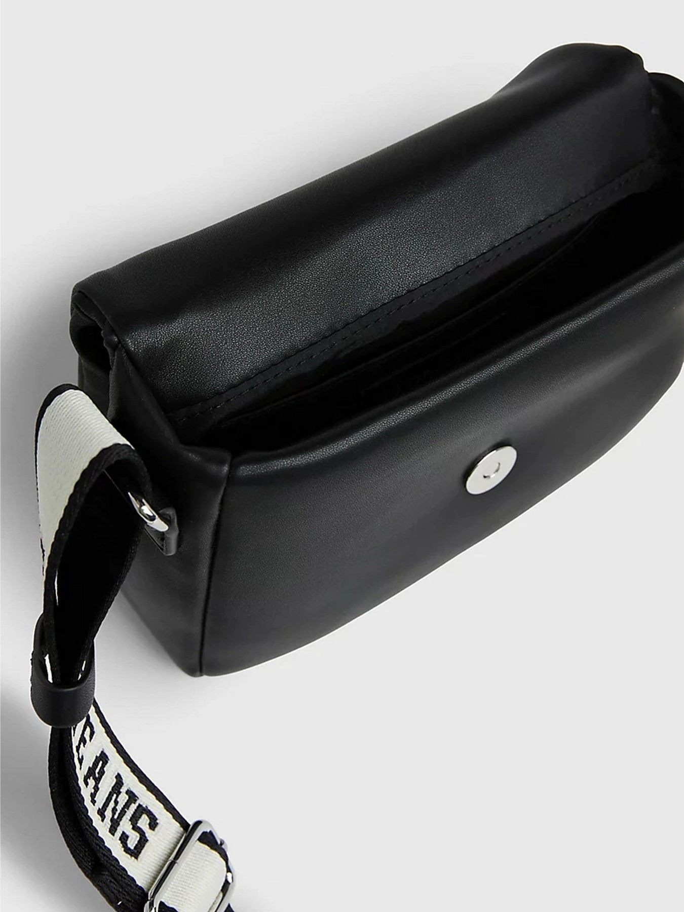 Сумки Tommy Hilfiger LOGO STRAP CROSSOVER модель AW0AW14965-BDS Сумки Tommy Hilfiger LOGO STRAP CROSSOVER модель AW0AW14965-BDS Фото