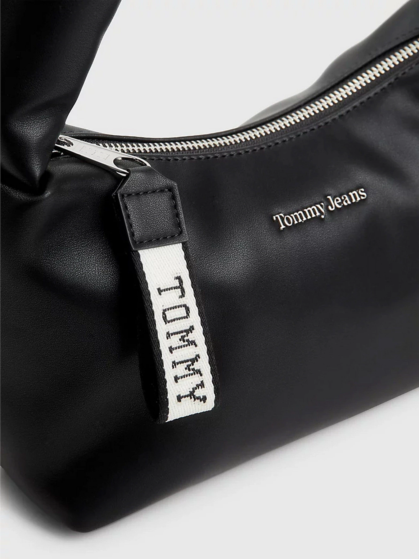 Сумки Tommy Hilfiger PADDED STRAP SHOULDER модель AW0AW14966-BDS Сумки Tommy Hilfiger PADDED STRAP SHOULDER модель AW0AW14966-BDS Фото