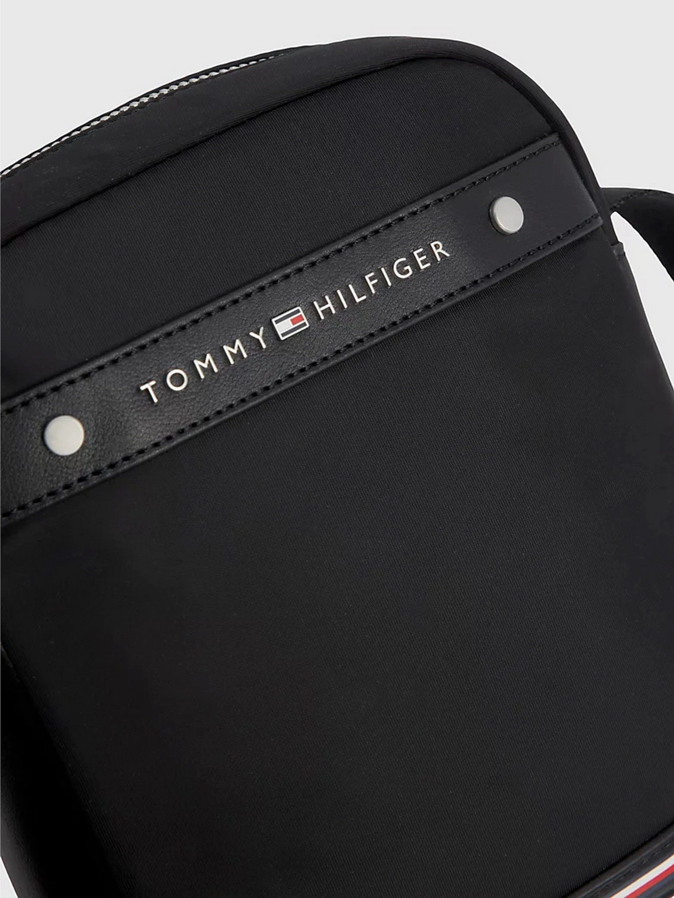 Сумки Tommy Hilfiger REPREVE® SMALL REPORTER модель AM0AM11303-BDS Сумки Tommy Hilfiger REPREVE® SMALL REPORTER модель AM0AM11303-BDS Фото