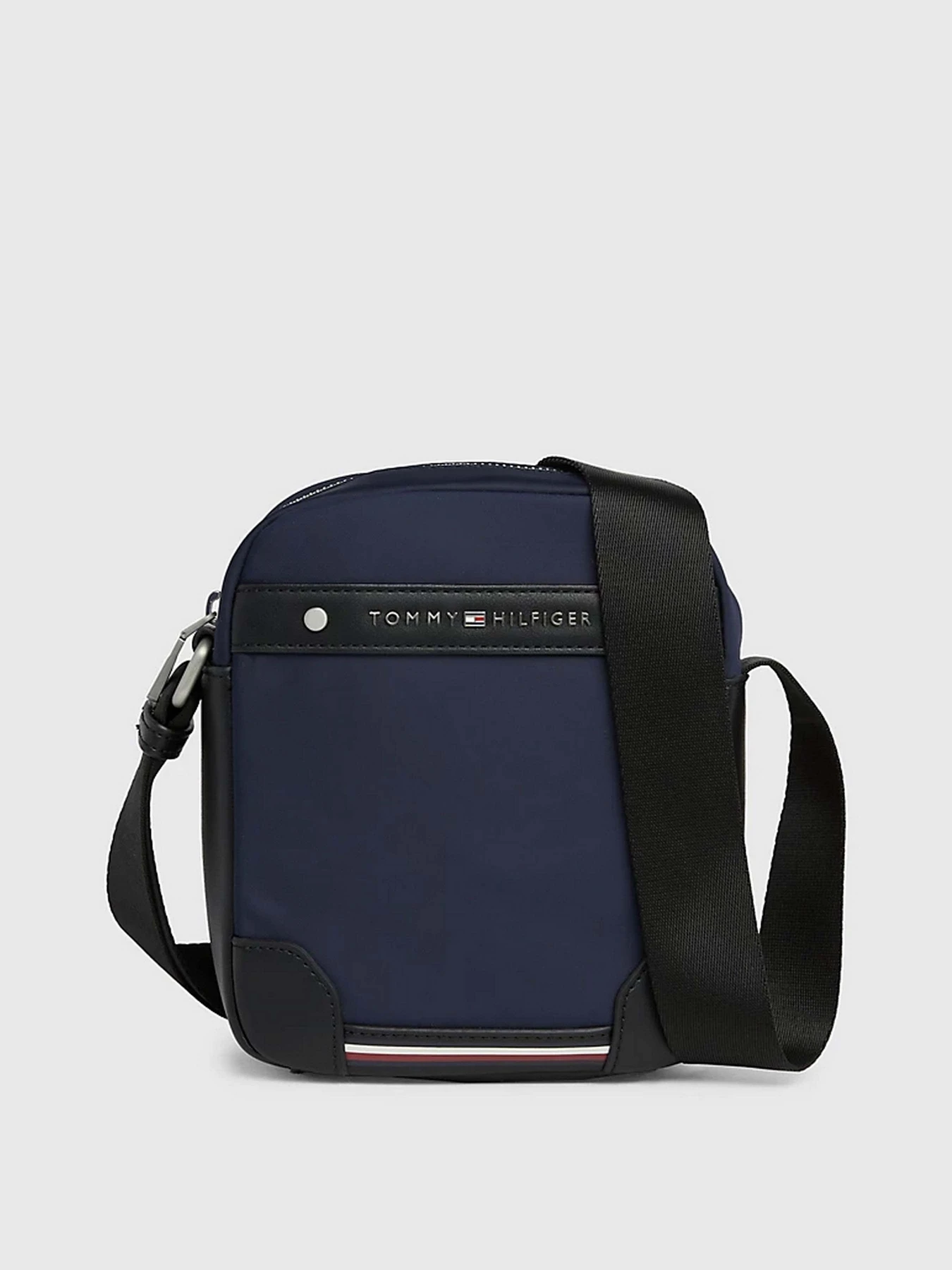 Сумки Tommy Hilfiger REPREVE® SMALL REPORTER модель AM0AM11303-DW6 Сумки Tommy Hilfiger REPREVE® SMALL REPORTER модель AM0AM11303-DW6 Фото