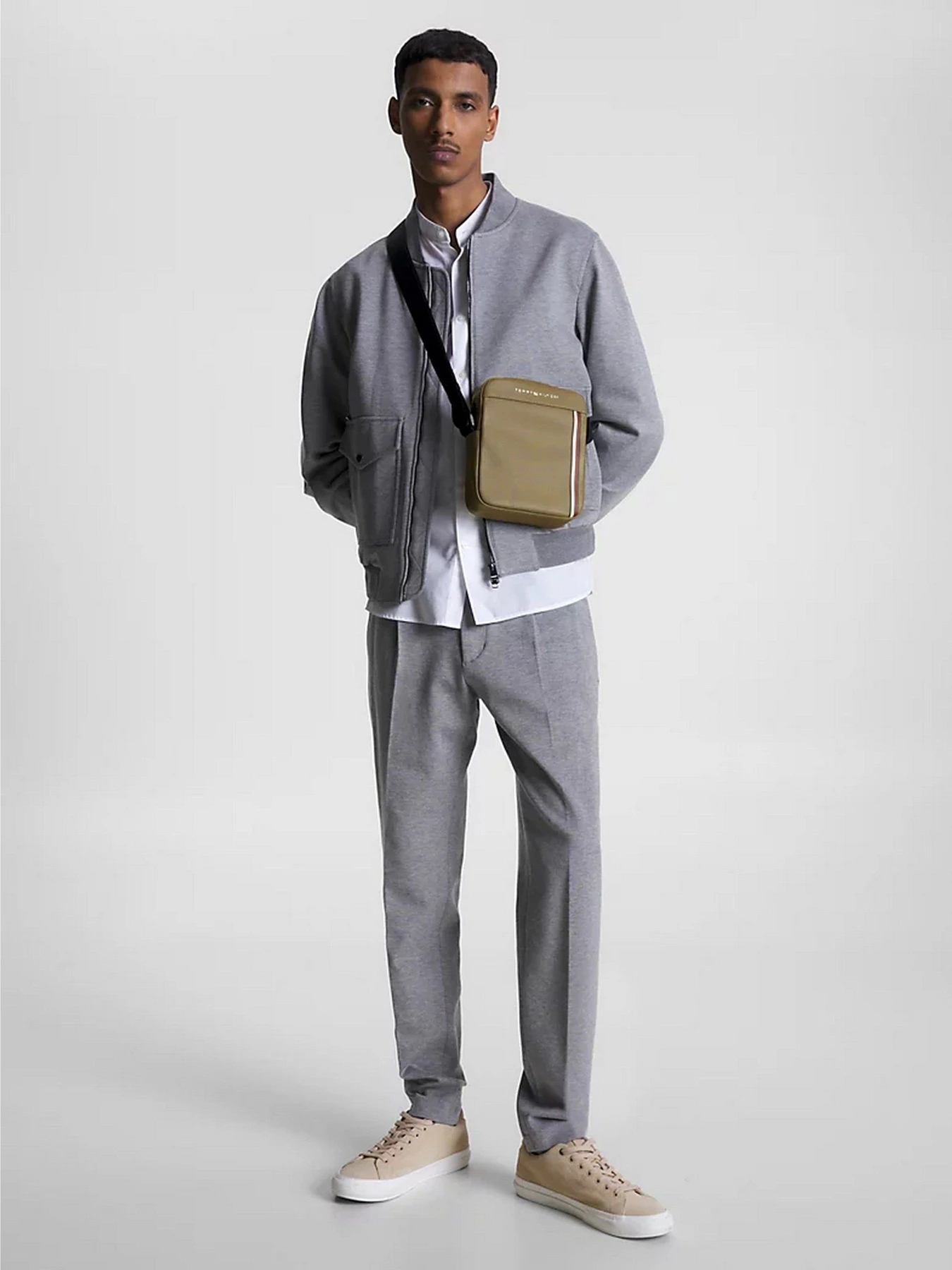 Сумки Tommy Hilfiger PIQUE TEXTURED SMALL REPORTER модель AM0AM11312-RBU Сумки Tommy Hilfiger PIQUE TEXTURED SMALL REPORTER модель AM0AM11312-RBU Фото