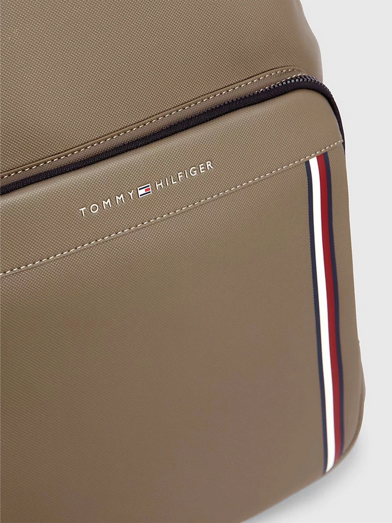 Рюкзаки Tommy Hilfiger PIQUE TEXTURED SMALL REPORTER модель AM0AM11317-RBU Рюкзаки Tommy Hilfiger PIQUE TEXTURED SMALL REPORTER модель AM0AM11317-RBU Фото