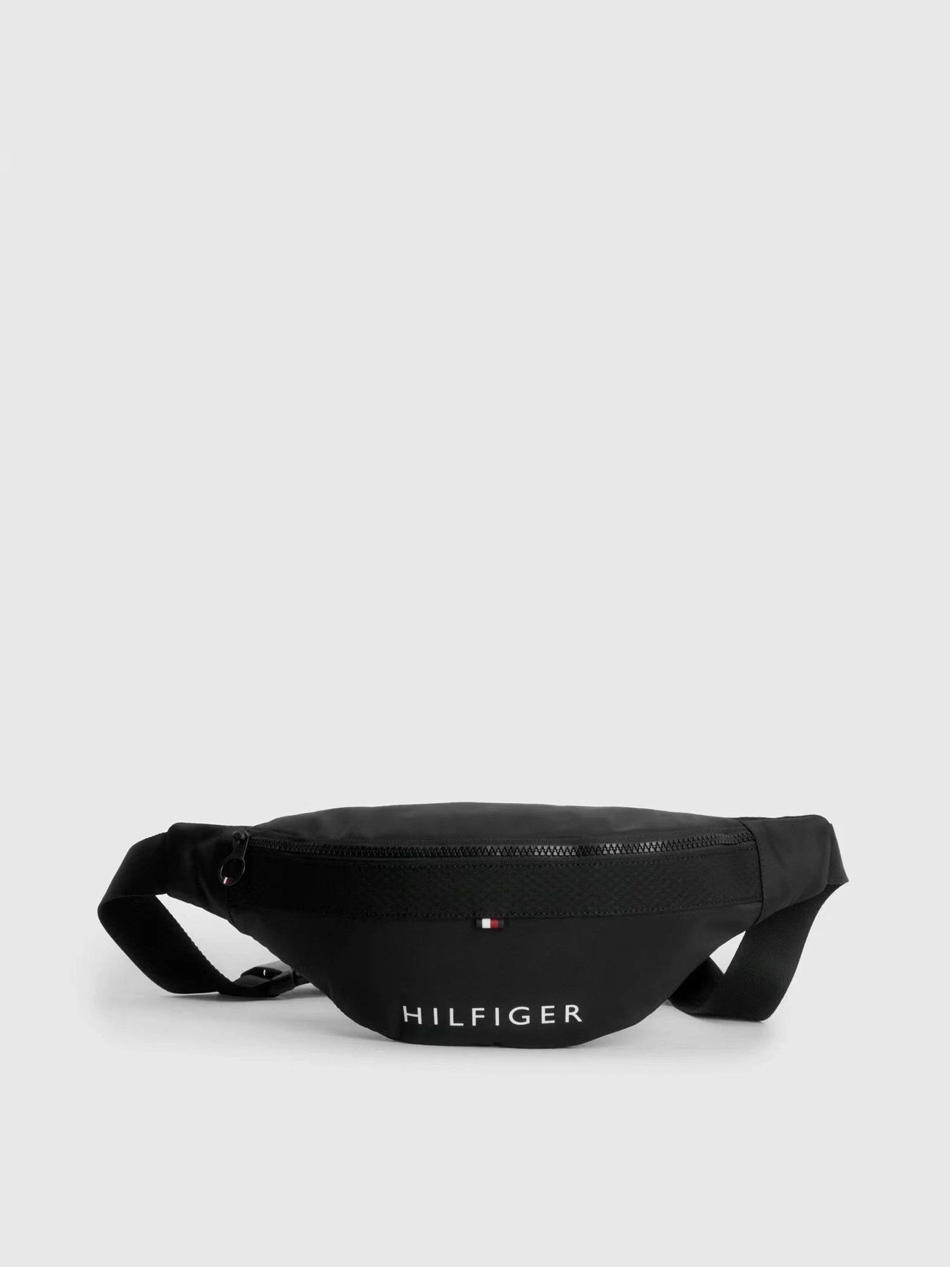Сумки Tommy Hilfiger LOGO RECYCLED BUM модель AM0AM11318-BDS Сумки Tommy Hilfiger LOGO RECYCLED BUM модель AM0AM11318-BDS Фото
