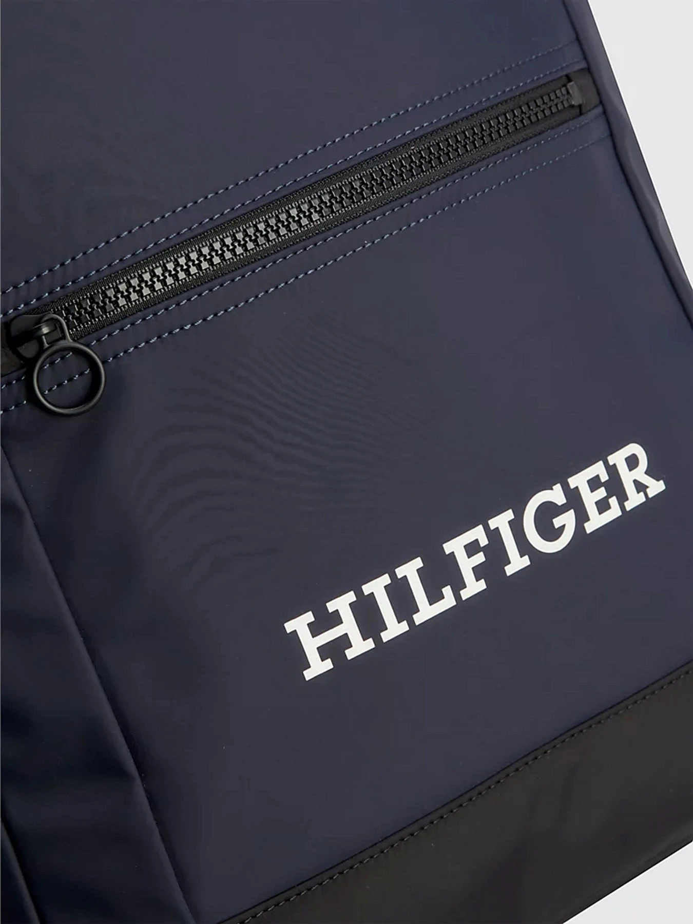 Рюкзаки Tommy Hilfiger Recycled Dome модель AM0AM11320-DW6 Рюкзаки Tommy Hilfiger Recycled Dome модель AM0AM11320-DW6 Фото