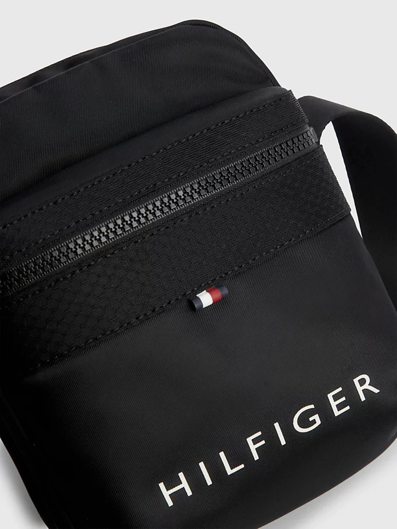 Сумки Tommy Hilfiger Mini Reporter модель AM0AM11323-BDS Фото