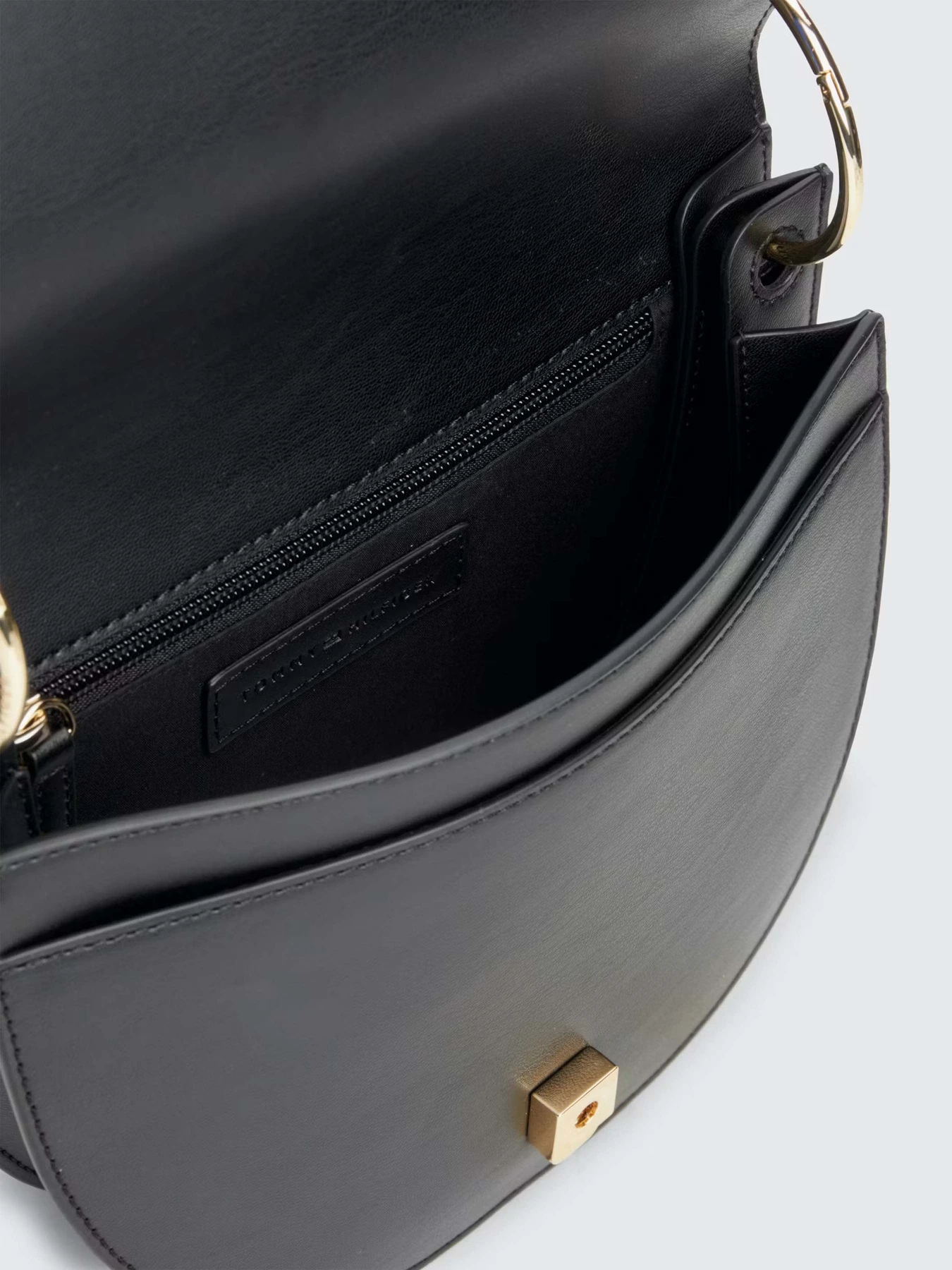 Сумки Tommy Hilfiger модель AW0AW14862-BDS Сумки Tommy Hilfiger модель AW0AW14862-BDS Фото