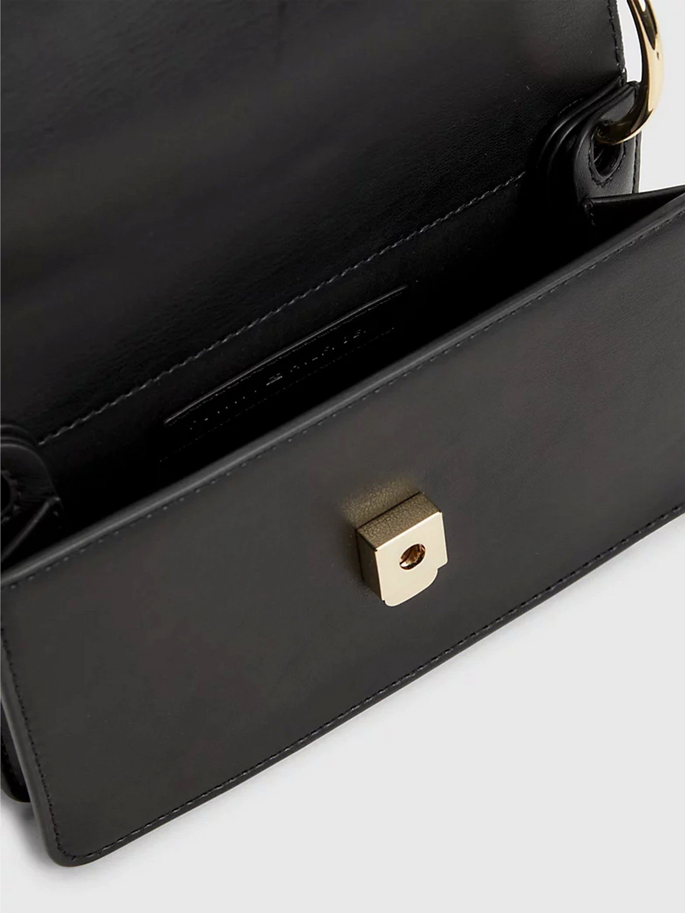 Сумки Tommy Hilfiger модель AW0AW14863-BDS Сумки Tommy Hilfiger модель AW0AW14863-BDS Фото