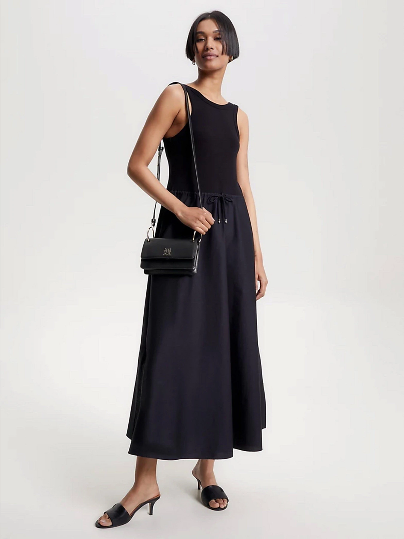 Сумки Tommy Hilfiger модель AW0AW14863-BDS Сумки Tommy Hilfiger модель AW0AW14863-BDS Фото