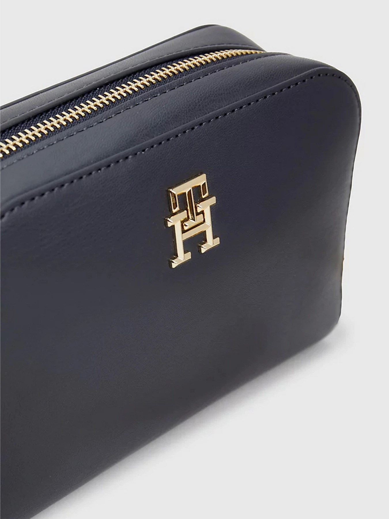 Сумки Tommy Hilfiger Feminne модель AW0AW14871-DW6 Сумки Tommy Hilfiger Feminne модель AW0AW14871-DW6 Фото